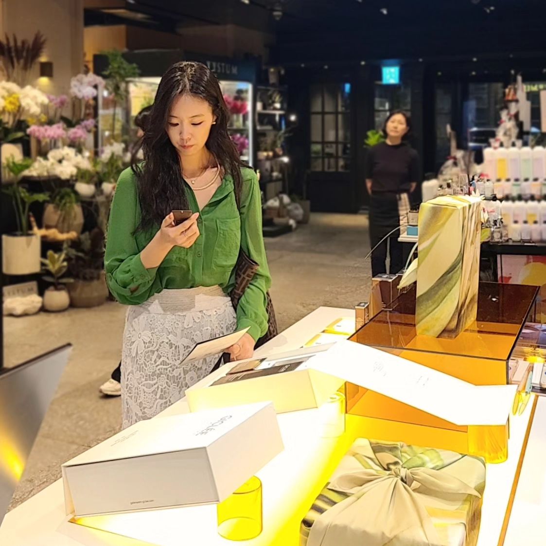 초록과 흰색이 조화로운 코디 좋아!
보홀여파로 그을린 거무튀튀 피부인 요즘은 뭘 입어도 칙칙

피부 homeostasis 열일 안할테냐😑😒

#dailylook #오오티디