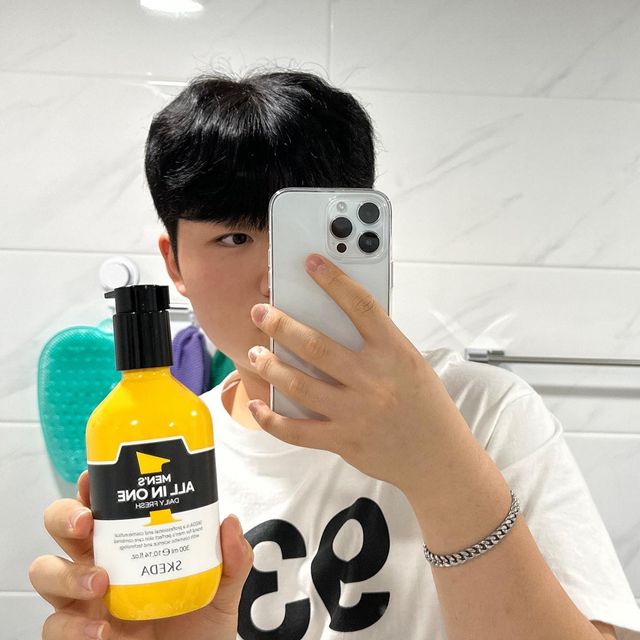 kxxeoz on Instagram: "#광고 여러가지 바르기 귀찮을때 쓰기 딱 좋은 올인원 제품으로 스킨,로션,에센스를 하나로 간편하게 사용 가능하며 미백,주름 케어 해주는 스케다 올인원 데일리 프레시
