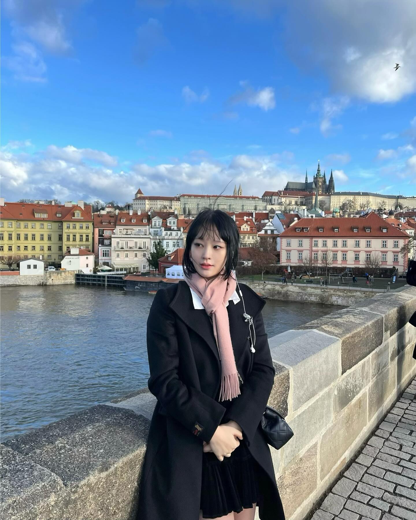 사진 대부분이 공수 자세인 참된 한국인

.
.
.
.
.
.
.
.
.
#korean #asian #praha #prague #czech #czechrepublic #selfie #여행스타그램 #여행 #프라하 #체코 #체코프라하 #czechphotography #셀스타그램 #얼스타그램 #여행에미치다 #좋아요반사 #ootd #ootdfashion #outfitoftheday