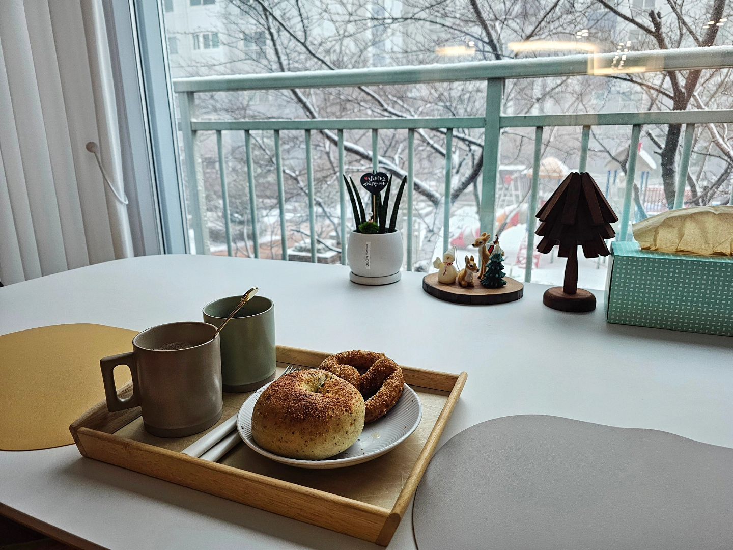 .
오랜만에 함박눈 보니 기분 쥬아☺️
.
#하얀겨울
#아침대화주제는
#어릴때썰매타던썰풀기