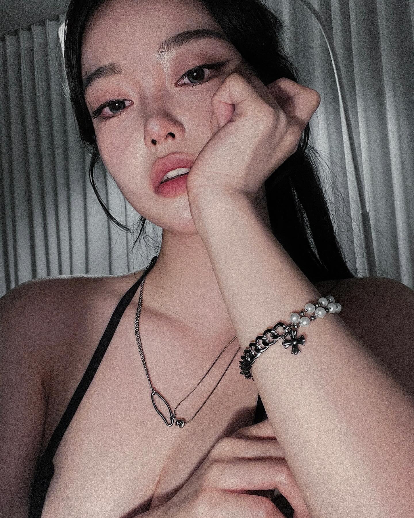 lan_archive Black fashion and silver accessories look good on everyone 𓆫

#hillda #lan_archive #lenbling