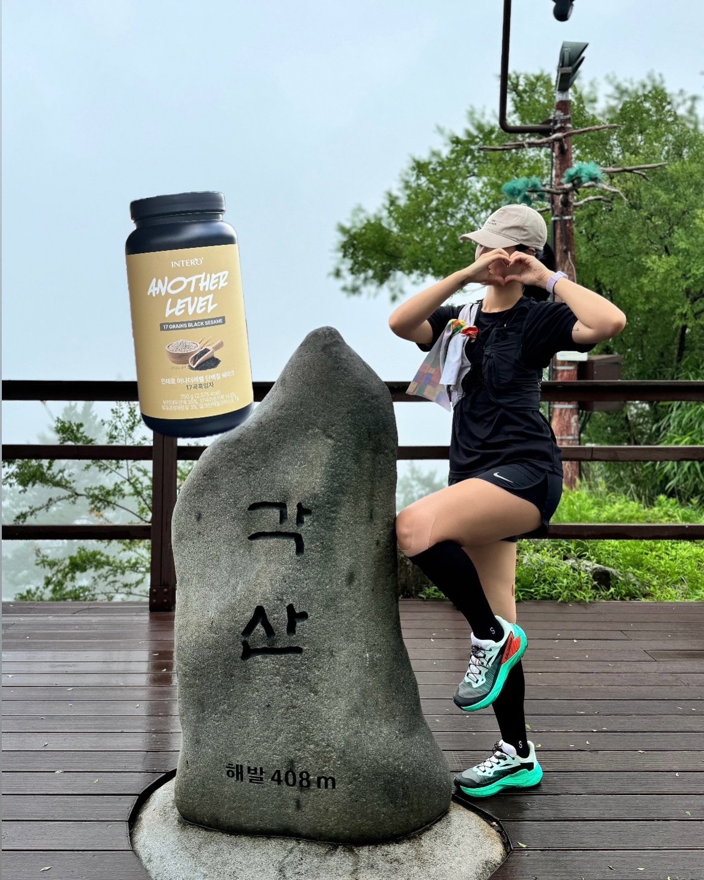 #20240718 #챌린지5일차 #챌린지6일차
대퇴이두근이 너무 아파서 침 맞고 고민 고민하다가
트런으로 포인트따러 출동
기가 막히게 비를 기다렸는데 소나기가 쏟아지더라🤭
그래서 우중 포인트 획득하구 신나게 마무리 함!

사천에 있는 각산을 뛰어보았는데 길도 너무 좋고
거리도 고도도 너무 잘나오길래 우왕하고 신났는데
옴마야,, 편백나무 숲 갔는데 15m 가서 자빠링
근뎈ㅋㅋㅋㅋㅋㅋㅋㅋㅋ 와 그러고 미끄럽다
정신차리자 조심하자 하자마자 또 자빠링
허리+ 엉덩이+손바닥 충격으로 팔치기도 안되고
목이 땡기고 그러네,, 어우 내일은 가볍게만 뛰어주고
모레는 또 달려보기로!!!

_ 트레일러닝 8km 400m
_ 트레일러닝 20km 900m

#트레일런 #러닝 #러너 #running #runner #트레일러닝 #trailrunning #ㅇㅇㅇ #운동기록 #운동계정 #운동복추천 #눈바디 #운동루틴 #식단 #바디체크 #운동복코디 #workout #gym #운동하는여자 #운동스타그램 #런스타그램 #살로몬 #salomon #제네시스