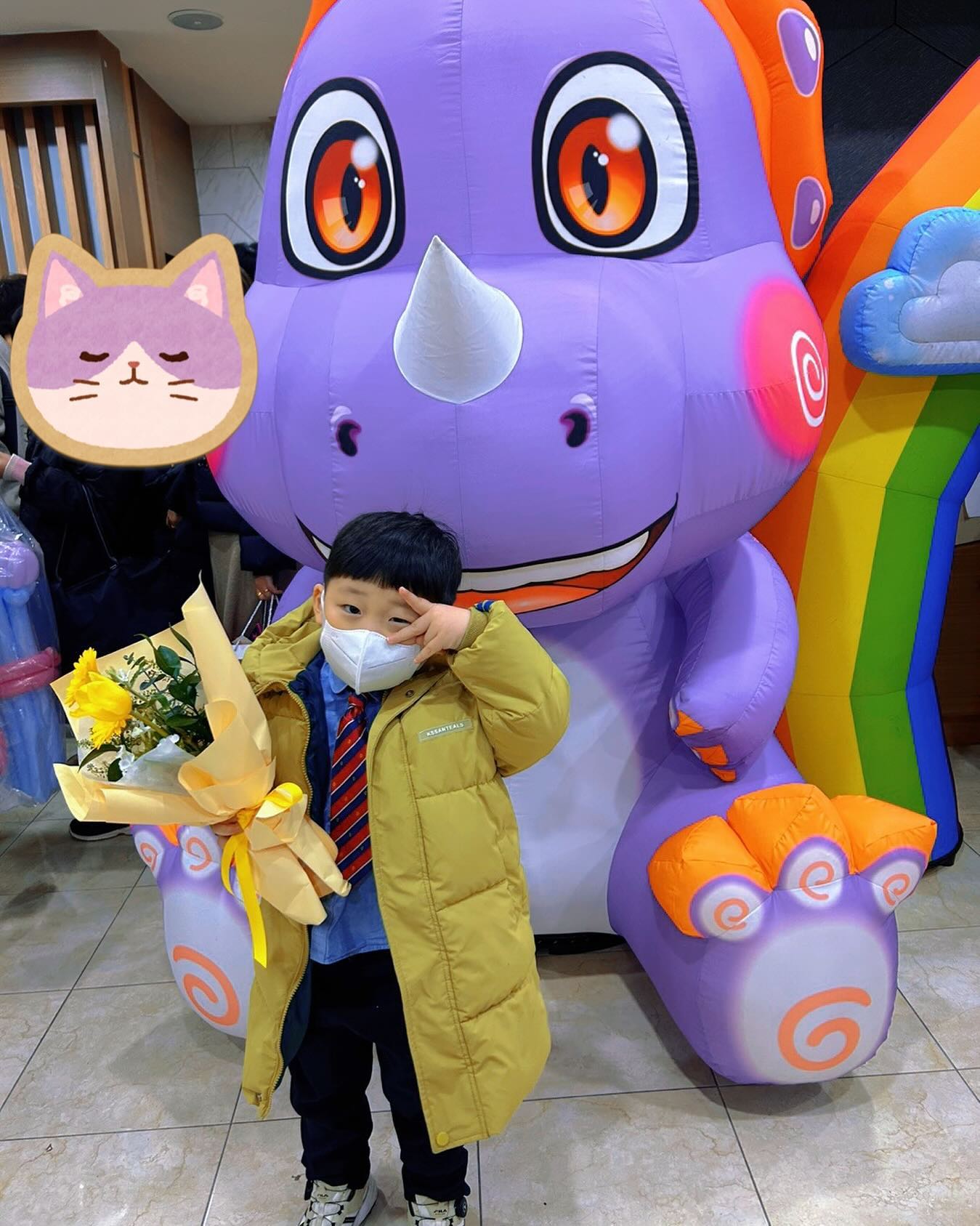 #20231219_화요일

다 끝나고 차타고 출발하자마자
트리케라톱스랑 사진 못찍었다고😳

친구들은 트리케라톱스랑 사진 찍었는뎅…
사진이 정말 찍고 싶은뎅… 울먹울먹

6세의 애미 감성터치에 못당하고
기분 좋게 오고 싶어서
다시 돌아가서 찍고온 귀한 사진🥹🥹