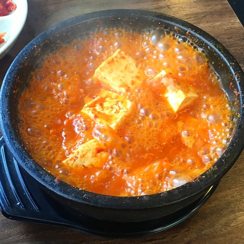 📍 대전 자양동 대전찌개방

✧ 돼지김치찌개 7000원
✧ 소고기된장찌개 7000원

바글바글 뚝배기에 끓여주시는 찌개
밥도 고봉밥 주시고 계란후라이도 얹어주셨어요
반찬도 맛있고 전 여기 김치찌개 처돌이..
주변 우송대•우정대 학생분들이 가성비있게 드시기 좋을듯 !

#딤딤맛집 #대전 #대전여행 #대전맛집  #food #대전데이트  #먹스타 #먹스타그램 #맞팔 #선팔 #선팔하면맞팔 #followforfollowback #like #daejeon #대전찌개방 #김치찌개 #된장찌개 #자양동 #자양동맛집 #우송대 #우송대맛집