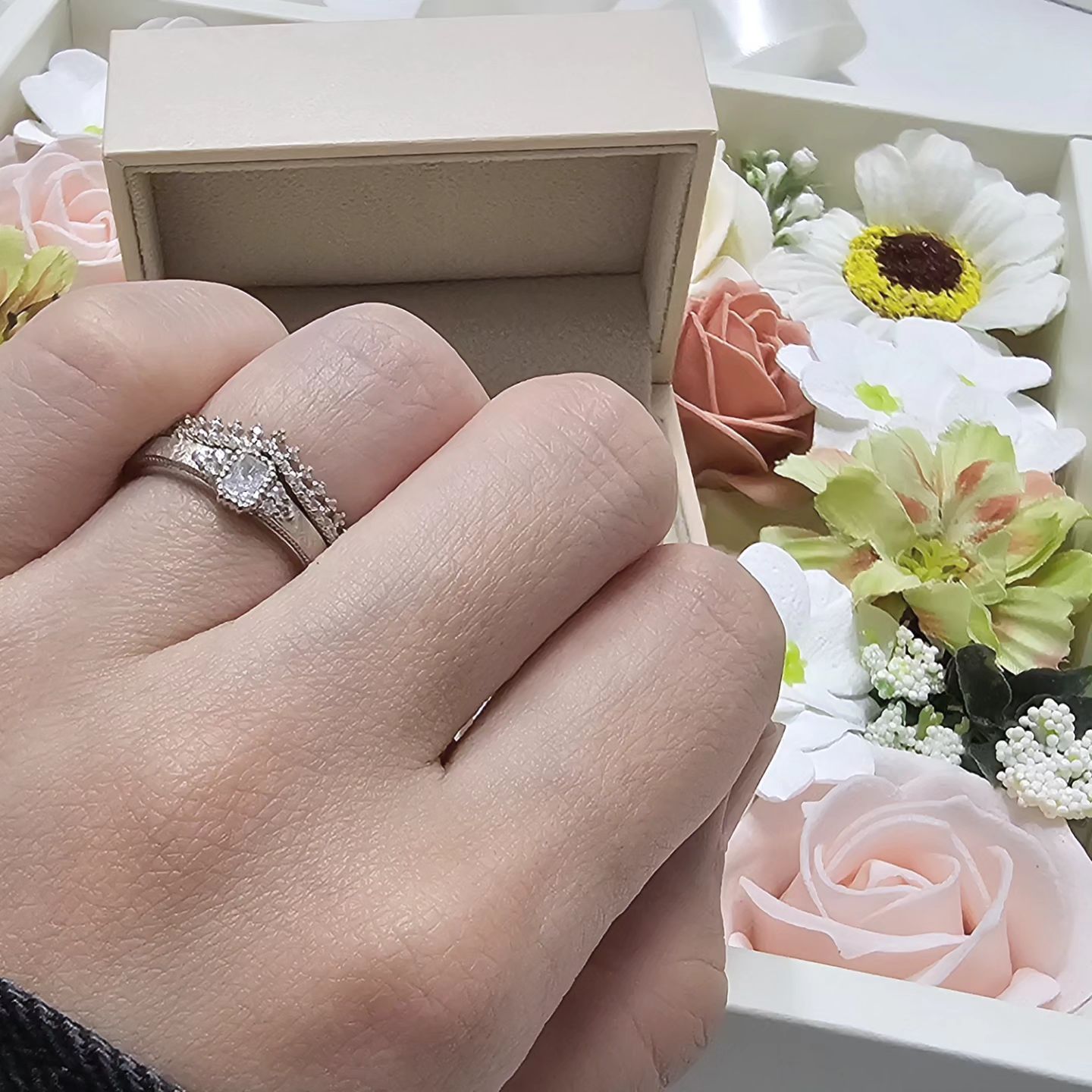 소울공방에서 만든 내 #웨딩밴드💍

다이렉트에서 본식용 드메만 진행!
기본적인 포인트 활동만 해도
드메정도는 무료로 진행가능☺️

😘저는 식전에 벌써 100만원넘게모았어요

❣️ #다이렉트 #결혼준비 ❣️

✨️비동행 플래너✨️와 💲포인트제도로
합리적인 가격에 결혼준비하기 💒

➡️추천인 aseul 입력만 해도
3️⃣0️⃣0️⃣0️⃣0️⃣ 포인트 적립받고 시작👏

네이버 대표 #결혼준비카페
#다이렉트결혼준비
direct.wedding

🔖추천인입력 : aseul 🔖