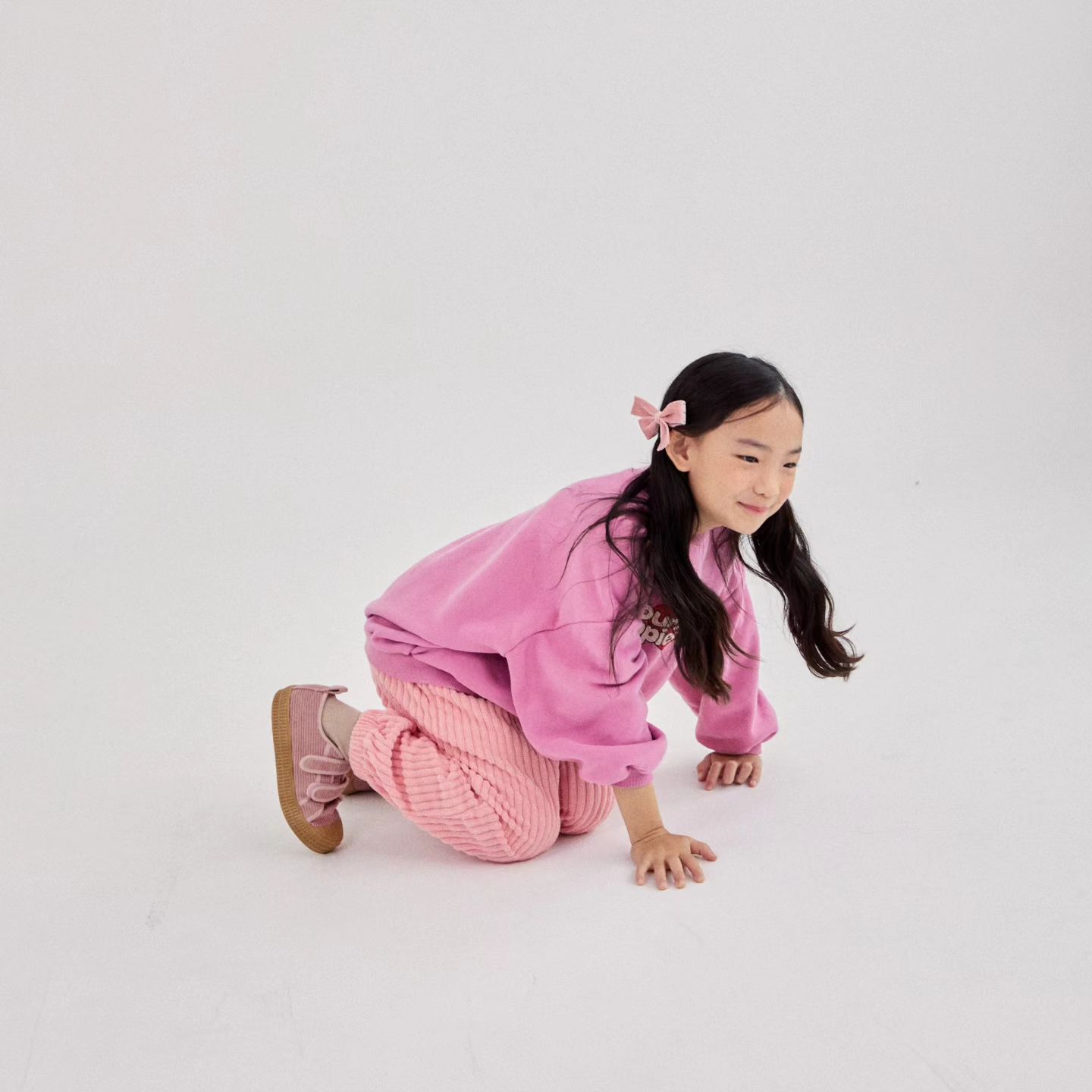 장꾸미×언니미 콜라보현장 
어떤가요?🤣🤣🤣

설이착장 pandahana_official 

🏷상의 댕댕이티 핑크
🏷하의 하트자수조거팬츠 핑크
👩 설이는 121cm21kg XL 여유있게 맞았어요🩷

#키즈모델#피팅모델#장꾸미#언니미
#촬영b컷#촬영후기#판다하나#아동복