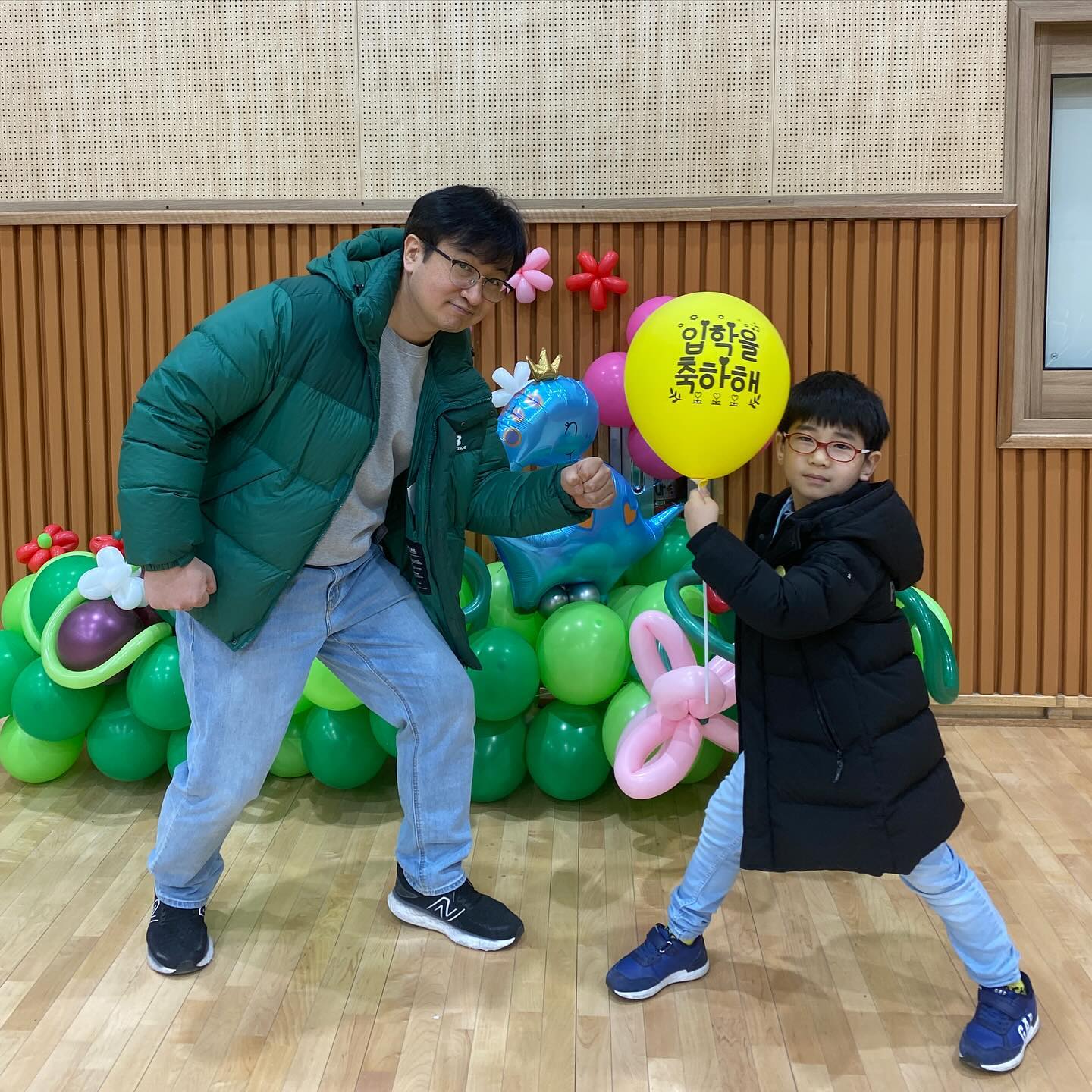 -
3월 4일 귀염둥이 누누의 #입학식! 💐🎉🌸👏🏻
어제는 급 의욕상실해서 교장교감선생님께 괜히 입학식때 피티 한다고 했나 후회(?)했는데 ㅋㅋ 그래두 어쨌든 잘 마무리했다! 😮‍💨 ㅋㅋㅋ

뭔가 하고 싶은 말은 많은데 짧고 굵게 하긴 해야겠고 ㅋㅋ 큐시트 대로만 하자니 아쉬웠던…🤣ㅋㅋㅋ 3/20 총회도 있으니 총회는 더 잘 준비해봐야지! ☺️