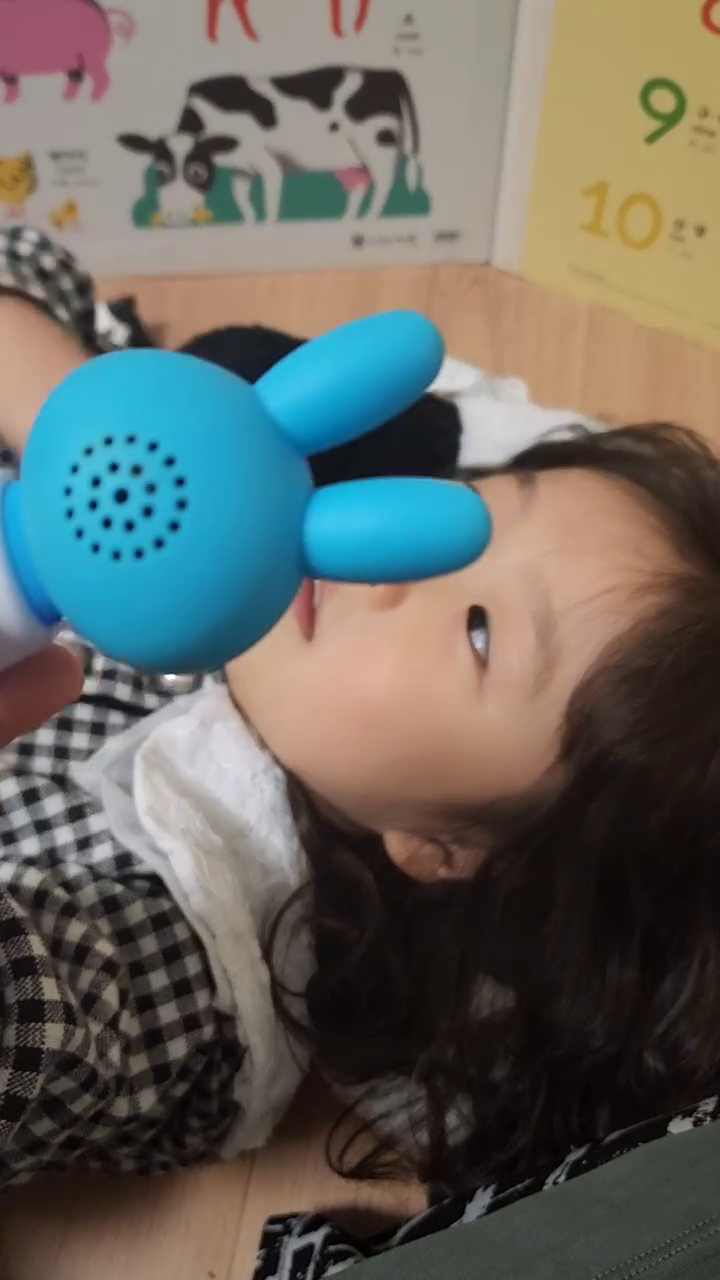 #틱토커 꿈새싹🌱
블루래빗 펜 부여잡고 슈퍼샤이

뉴진스, 아이브 등 아이돌 노래부터 홍박사, 토카토카 등 틱톡 인기곡은 모르는게 없는 둥글레🤣

#육아 #일상 #뉴진스 #슈퍼샤이 #supershy