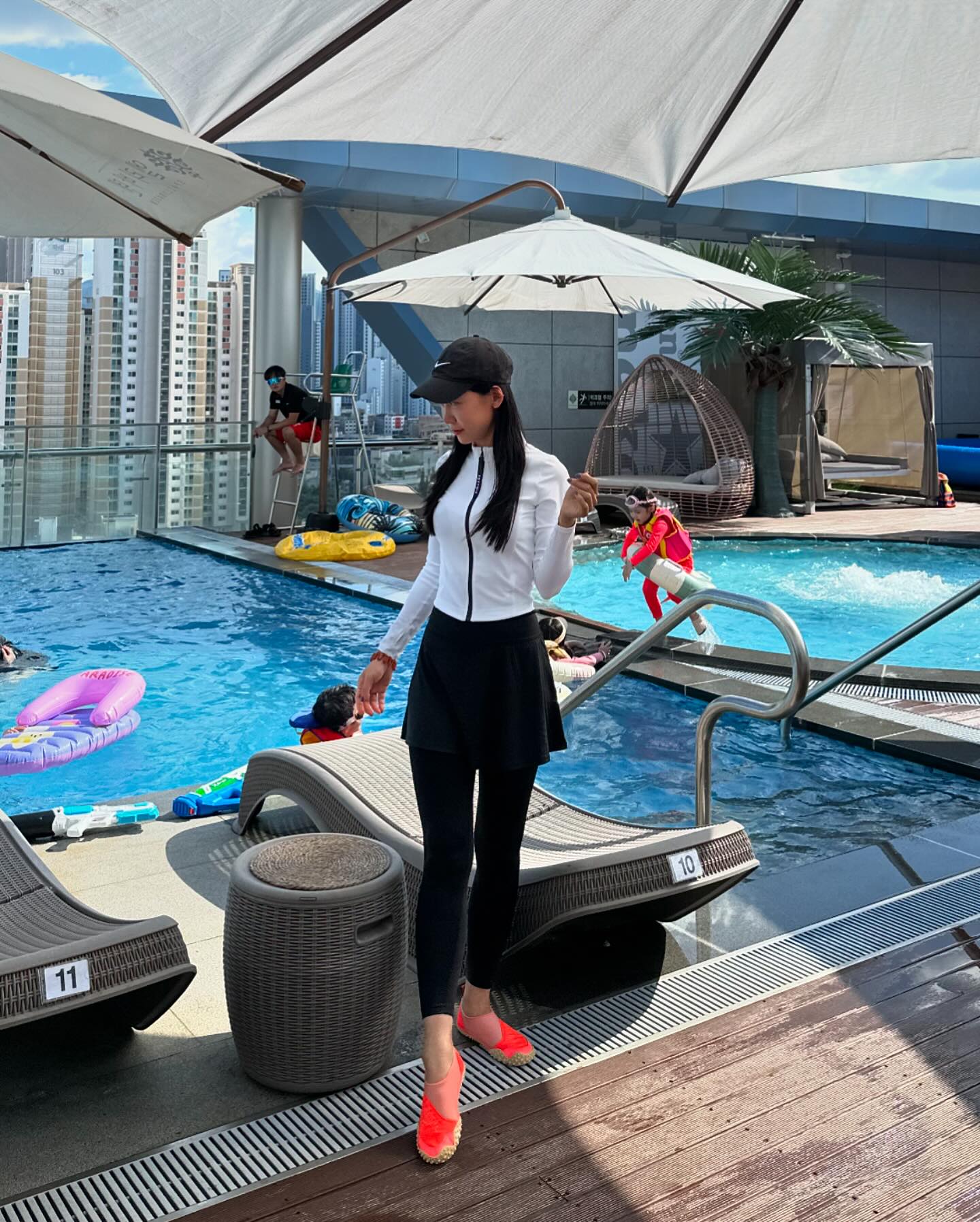 여름 물놀이
엄마 아빠 둘다 바빠서 작년처럼 매주 물놀이 풀타임 못가줘서 미앙해🥹
시간 쪼개서 멀리 놀러 못가도 대구 근교에 좋은 곳이 너무 많다👍
어디든 즐겁게 놀고 매번 최고로 재미있었다고 말해줘서 고마워💚
가을되면 해외여행 떠나보쟈🤩
내때끼들 사랑해🫶🏻

.
.
#대구근교수영장#물놀이