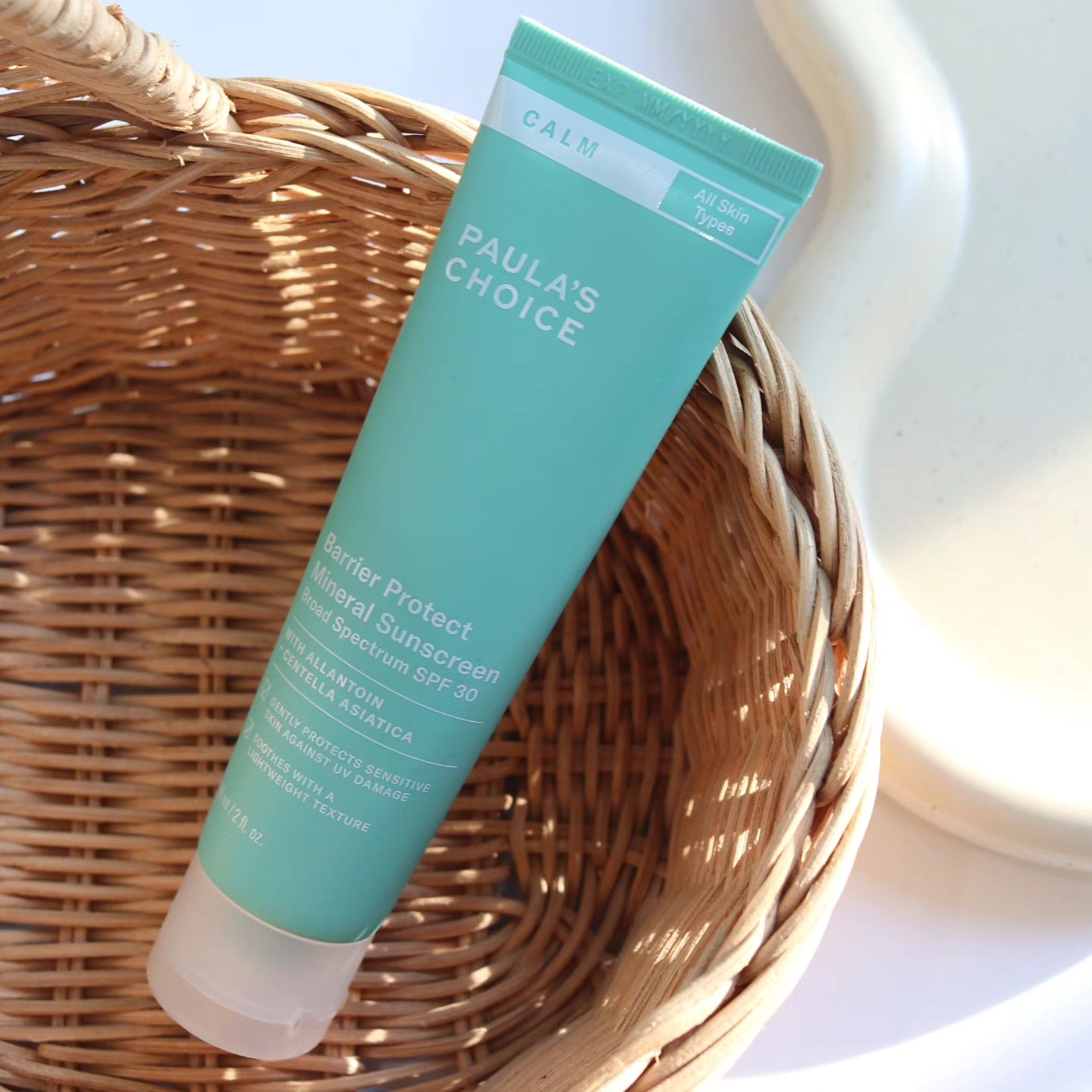 #제품제공 paulaschoice_kr
민감해진 피부에는 선크림도 진정 선크림을 사용해야죠!
폴라초이스 신제품 캄 미네랄 진정 선크림 SPF30 사용해봤어요.
자외선 차단은 물론이고 각종 외부 유해물질로 인해
자극 받고 민감해진 피부 장벽을 보호해주는 미네랄 진정 선크림이랍니다.
무기자차지만 가볍고 촉촉하게 발리고, 여러 번 덧발라도 밀림이 없어서
정말이지 마음에 들었어요.
자외선 차단은 물론 프리바이오틱스 성분이 함유되어 
피부 미생물 생태계를 건강하게 관리하고 탄탄하게 가꿔준답니다.
여러분들도 사용해보시길 바랄게용💚

#폴라초이스 #PAULASCHOICE #폴라초이스선크림 #진정선크림 #미네랄선크림 #선크림추천 #무기자차 #무기자차선크림 #캄미네랄진정선크림 #썬크림 #자외선차단제 #민감피부