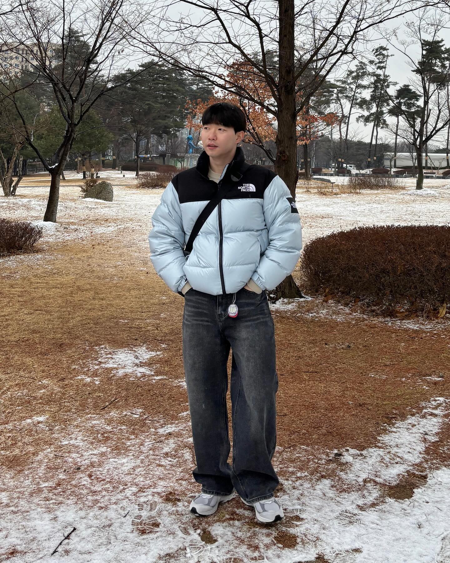 오늘은 아주 귀여운 크로스백 하나 추천할게요호😚🩶
바로 jammyfinger 론호보백인데요! 재미핑거라는 브랜드는 일상속 즐겁고 행복한 제품들을 디자인한다고 하는 디자이너브랜드랍니다 ✨ 한번 둘러보시는거 어떨까요 🙆🏻‍♂️
.
.
.
#재미핑거 #jammyfinger #디자이너브랜드 #가방추천 #데일리가방 #크로스백 #호보백 #데일리룩 #코디추천