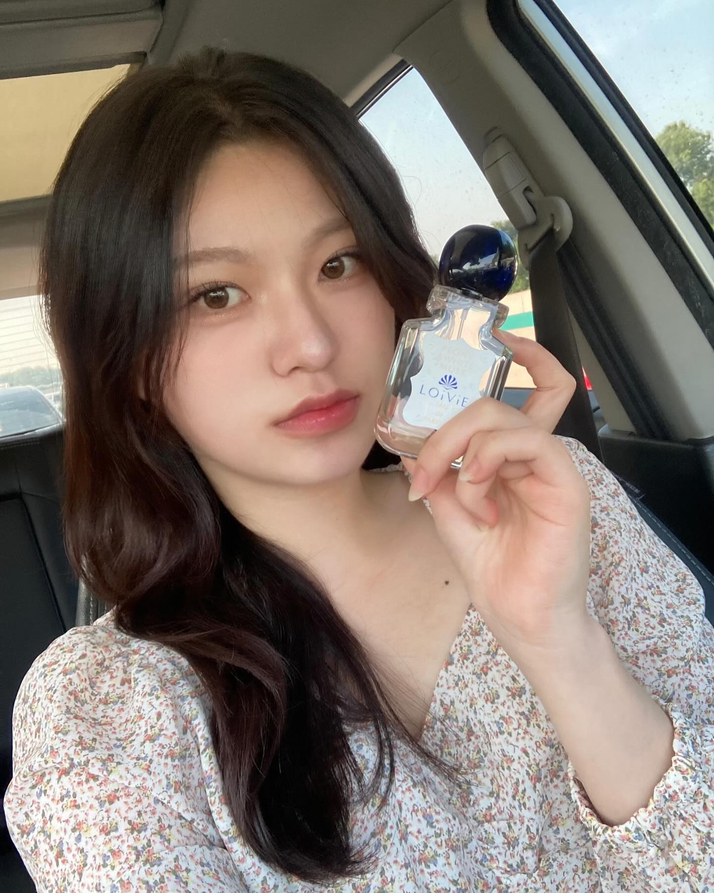 #광고 loivie.official 

이번에 로이비에서 베스트 향기 2종을 담은 18ml 미니 사이즈 향수가 출시되어 소개 해 드리려구요‘
제 픽은 피오니앤 화이트 머스크!
로이비의 no.1  시그니처답게 누구나 좋아할만한 플로럴 계열의 비누향기로 여름에도 답답한 느낌 없이 산뜻하게 사용할 수 있어요 🫧🤍

이번에 출시된 미니 향수는 포터블한 사이즈로 파우치, 미니백, 자동차 등 언제 어디든 가지고 다닐 수 있어서 넘 좋았어요

로이비 미니 향수는 올리브영 한정으로 이번 5/31~6/6 올영세일 기간동안은 35%할인된 혜택으로도 구매 할 수 있다고 하니 꼭 확인 해 보세요🍀😼

 #loivie #로이비 #로이비향수 #향수추천 #미니향수 #피오니앤화이트머스크 #향수선물 #머스크향 #여름향수 #올리브영