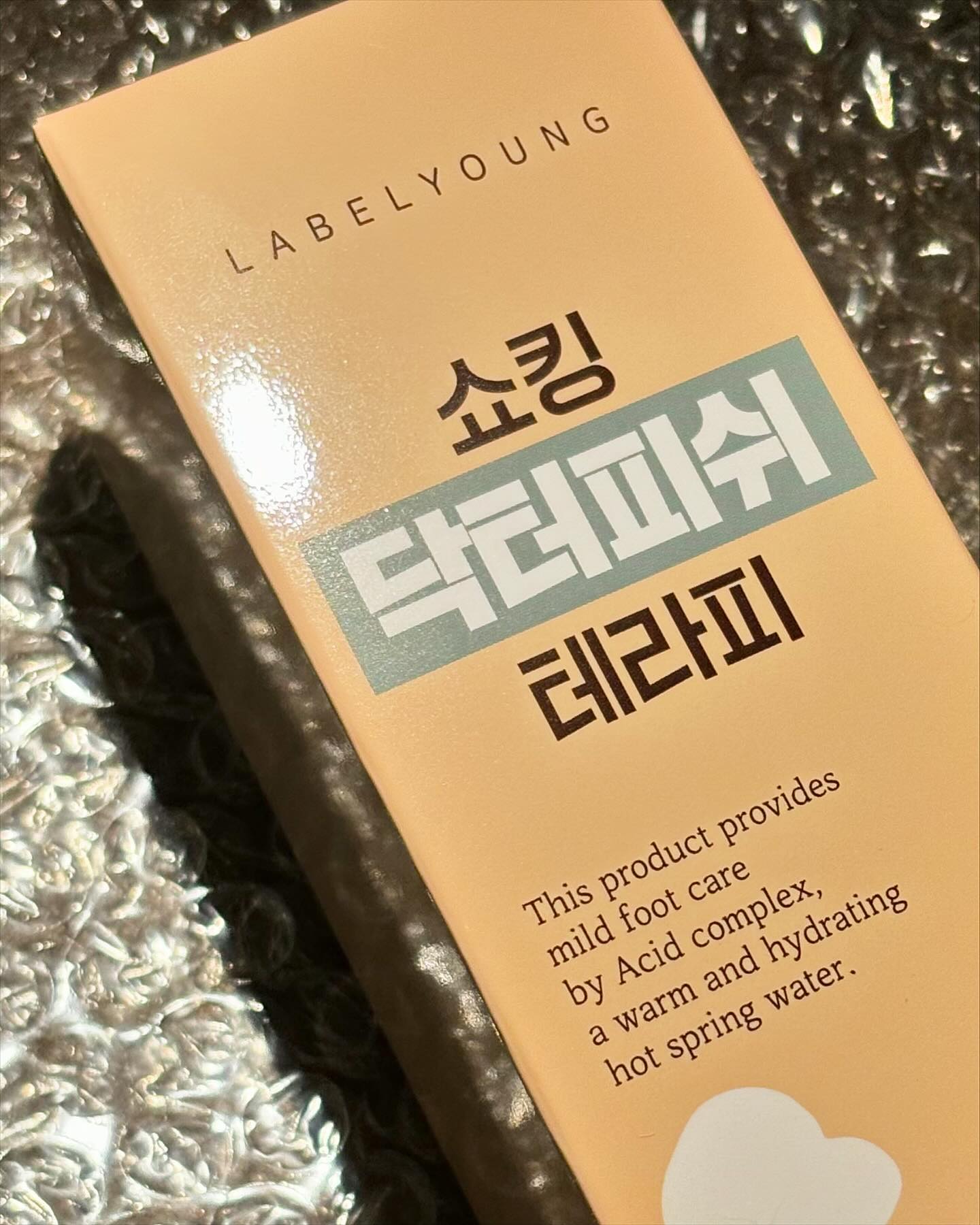자기전에 피로가 쌓인 발 ヾ꒰ྀི *ˊᵕˋ ꒱ྀིﾉ
고되고 오늘 하루 잘 버텨준 발케어 해주기 ✧ꉂ(σ▰˃̶̀ꇴ˂̶)σ✧
피부에 자극도 없어서 부드럽고 ( ◉ ᴗ ◉ʃƪ)♥️
내일을 위해 오늘 하루도 마무리 ૮꒰ྀི⸝⸝› o ‹⸝⸝ ꒱ྀི১
발도 신경써주기 ٩( ๑╹ ꇴ╹)۶

 #광고 #협찬 #라벨영 #쇼킹닥터피쉬테라피 #발각질제거제 #발뒤꿈치각질제거 #뒤꿈치각질제거 #풋케어 #발바닥각질 #발바닥굳은살 #발각질연화제 ] labelyoung_official