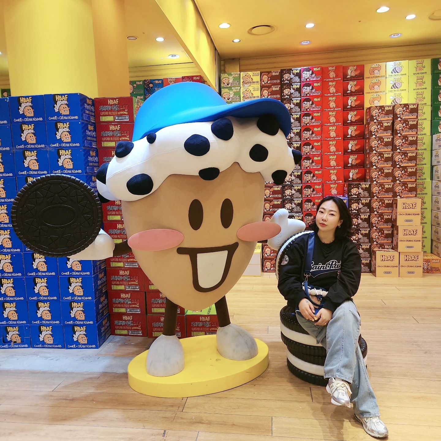 #서울나들이👣 
ㅡ
나 서울여자 였는데. ..ㅋㅋㅋㅋㅋㅋㅋ
너무 과거형이다...
자주갈께.

#HBAF
#아몬드천국
#명동 #명동핫플 
#슈퍼워킹맘짱밀
#운전잘하는여자
