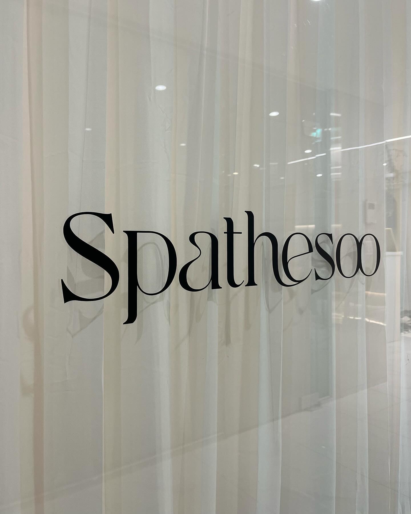 #협찬

스파더수(SPA THE SOO)에서 #안산전신관리 받고 왔어요!
숲살다 내부에 위치한 샵인샵으로 15년 이상 경력의 원장님께서 1:1 관리를 진행해주셨어요.

오일테라피 시작 전 아로마오일 한 가지를 선택해야 하는데, 저는 기분전환에 좋은 스위트 오렌지🍊를 선택했답니다!

관리는 후면 상체부터 하체까지 꼼꼼히 케어해주셨는데, 특히 제가 요즘 통증을 느끼는 목을 신경써서 봐주셨답니다.☺️

그리고 관리 중에 제게 도움이 되는 이야기들을 많이 해주셔서 감사했는데요. 다음엔 #안산윤곽관리 를 받으러 다시 오고 싶네요!

#안산피부관리 #안산웨딩케어 #안산신부관리 #안산산후관리