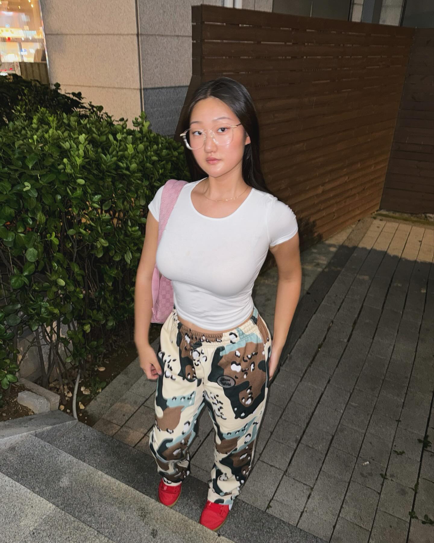 🤒🤓

Shirt hm 
Pants snsewrld 
Shoes nikesb
Bag jumpman23 
_
#korean #plussizemodel #asian #outfit