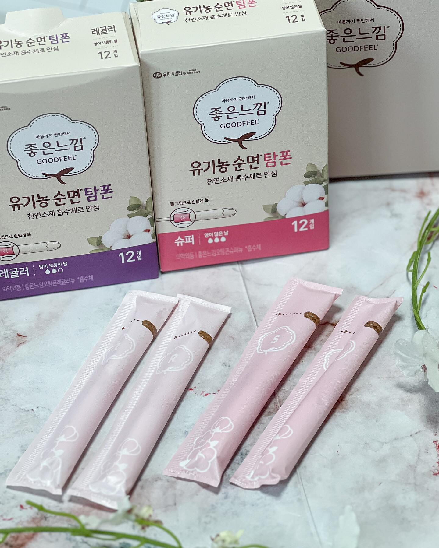 #광고 
그 날이면 항상 신경쓰이는 찝찝함과 피부자극!
고민이시라면 생리대보다 걱정없이
사용할 수 있는 좋은느낌 탐폰 어떠세요~?

흡수체가 100% 유기농 순면으로 이루어져있어
의료기기 품질관리 기준(ISO 13485)으로
국내 생산되는 제품이라 더욱 안심하고 편안하게 사용 가능!

보송하면서 생리혈이 피부에 묻지 않고
응고되어 나오는 느낌이 없어서 좋더라고요

오랫동안 대한민국 여성의 월경을 연구하고
제품을 제조하는 회사 유한킴벌리!
국내에서 직접 탐폰을 만든다고하니까 믿고 신뢰할 수 있죠~

그 날에 운동, 외출, 물놀이 등
이젠 탐폰으로 자유롭게 활동해보세요!
탐폰 입문자분들께도 추천💗

#화이트 #탐폰 #좋은느낌탐폰 #좋은느낌유기농순면탐폰 #유기농탐폰 #탐폰추천 #생리대추천 #탐폰사용후기 #탐폰후기