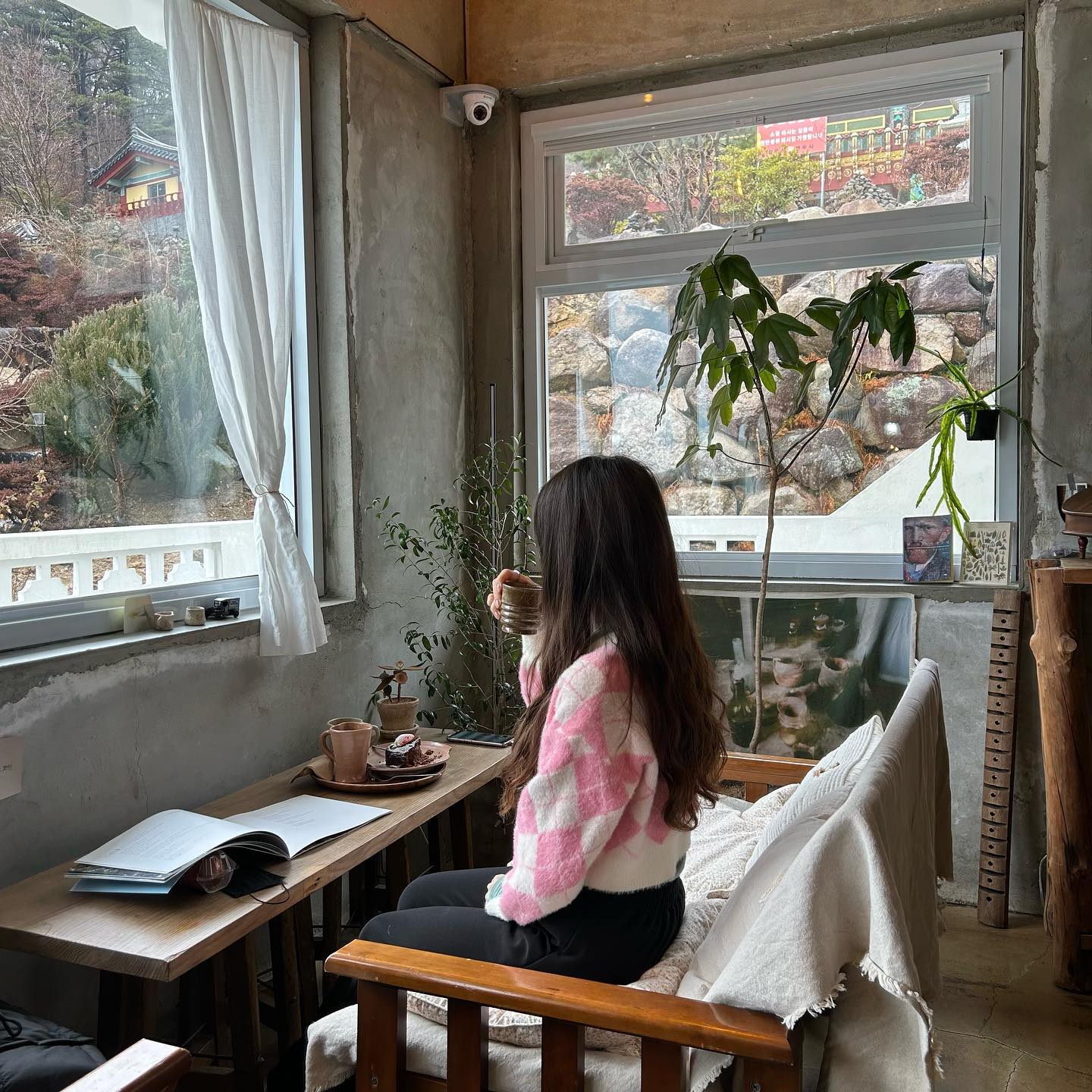 10장밖에 못올려서 아쉽 이쁜사진 많은데✨

오빠랑 함께 여유즐기고 서로의 말만들어도 웃음이🥰 ❤️+1143