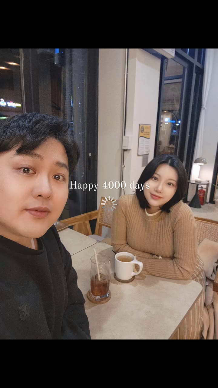 오늘은 남편과 함께한지 4000일, 깡총이 태어나기 D-4예요😆🩷
오빠가 알아본 레스토랑은 멀고, 사람 많아서 다 짤리궁 그래두 집근처에서 분위기내기!🫶 그런데 생각해보니 이번주가 깡총이 태어나기 전 둘만의 마지막 주말이였어요,,,더 즐겼어야 했는데 대학원 과제하느라 바빴다🥲 미안 남편,,,항상 고맙구 사룽해,,,👀💗

#10년연애 #신혼2년차 #신혼스타그램 #결혼스타그램 #4000일 #만삭임산부 #임산부스타그램 #anniversary #커플스타그램