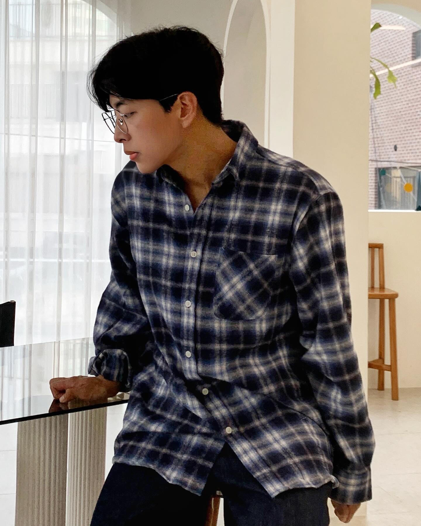 #광고

수아레
옴브레 체크 피치 셔츠

세월이 지나도 입을 수 있는 옷

은은한 색감이 매력적인 옴브레 체크 셔츠
편안한 실루엣과
역시 편안한 폼

데일리로 입기에 딱

이제 가을옷 챙길 때인데
수아레 어떠세요?

#수아레 #suare #남자가을옷 #남자코디