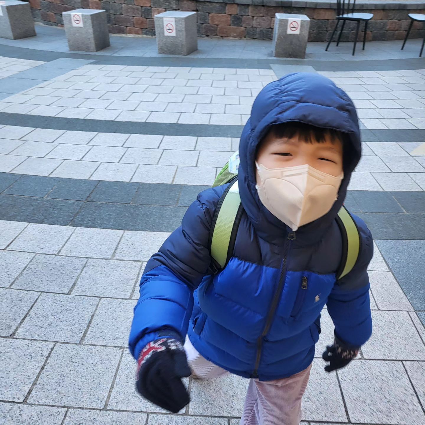 우리집 귀염둥이🩷
이제 
사진도 못찍게하네😭
.
.
#한파
#등원전쟁