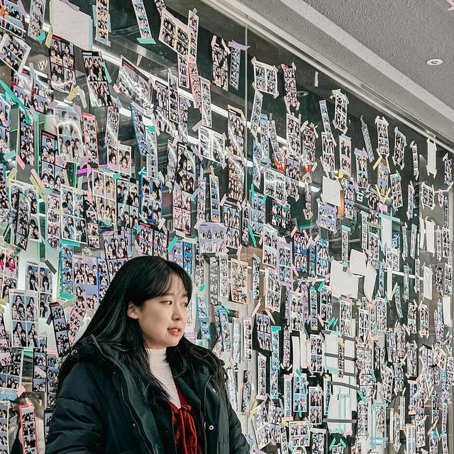 민아 on Instagram: "#광고 x #마른파이브 따뜻함과 귀여움을 더해주는 레그워머 #레그워머코디 는 처음 해보는데 회사사람들도 친구들도 다 귀엽다 해줌🤍 갑자기 추워져서 스타킹만 신으면