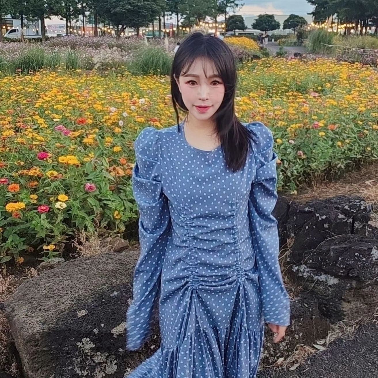 한달 전
송당 동화마을 스타벅스
사람 너무많아서 커피는 안마시고
구경만 하고 옴ㅋㅋ
수국 필때 오면 넘 예쁠듯💙
그때 다시 오기로해 .. 평일에 ㅋㅋㅋ