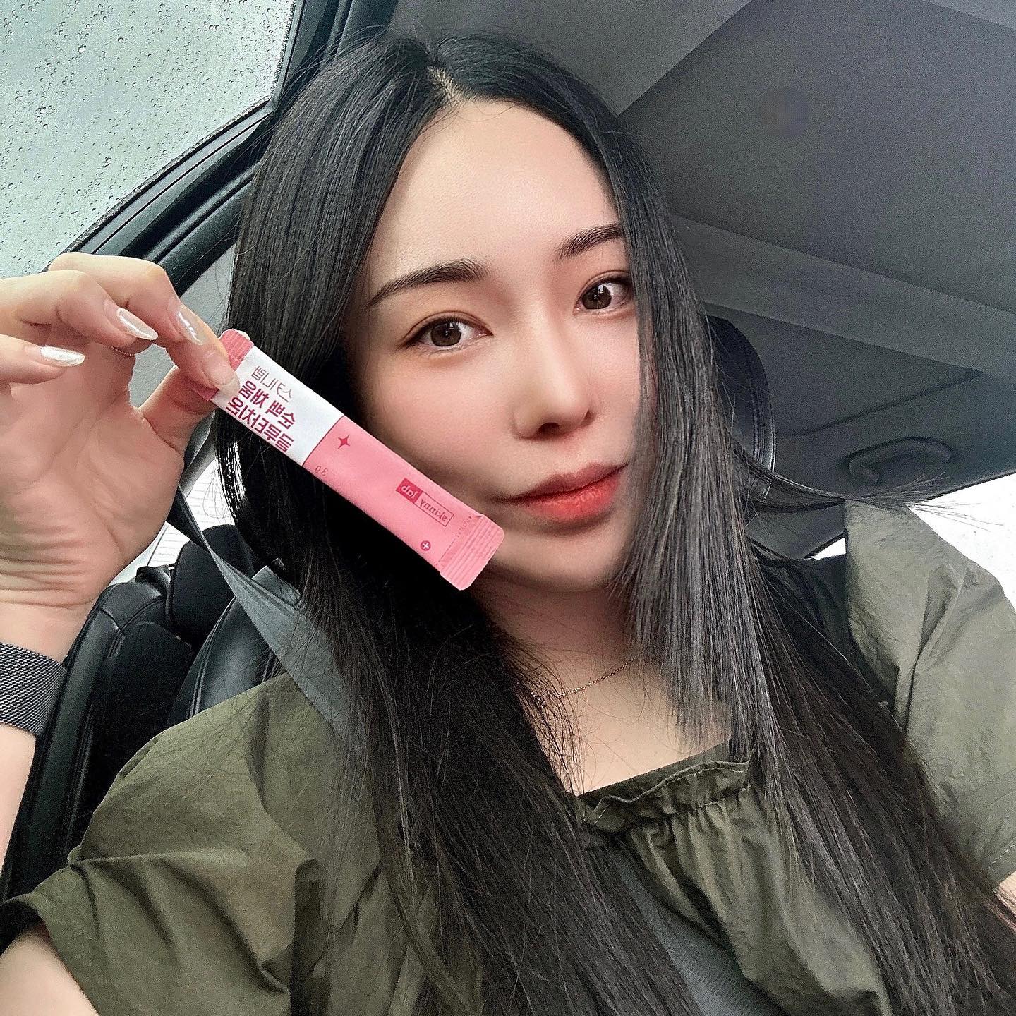 #협찬
⠀
⠀
물없이 분말 그대로 먹어도
3초만에 사르르 녹도록 설계된
특별한 멜팅분말 글루타치온.
⠀
물에 타서 마셔도 넘나 달달햐✨
⠀
글루타치온 외에
비타민C, 화이트토마토, 밀크세라마이드,
비오틴 등 여성을 위한 부원료가 가득 👀‼️
⠀
⠀
나이가 들수록 줄어드는 글루타치온
skinnylab 의 신제품으로 출시된
순백채움 글루타치온으로 챙겨보세요 💆🏻‍♀️✨
⠀
⠀
#스키니랩글루타치온 #순백채움글루타치온
#맛있는글루타치온 #고순도글루타치온
#글루타치온추천 #화이트토마토 #뷰티템