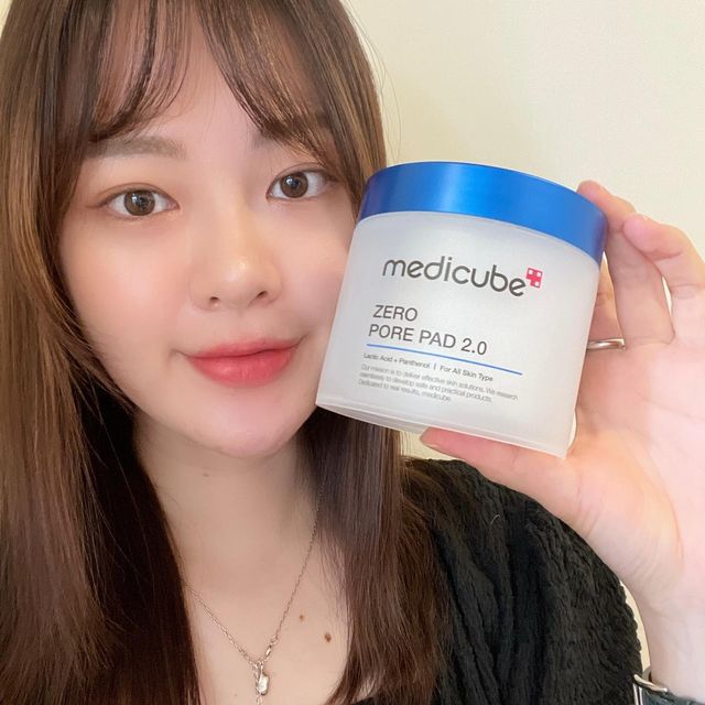 레브 on Instagram: "#광고 제로모공패드 2.0은 11가지 인체적용시험을 완료한 모공 타이트닝 효과 제품으로 피지 개선은 물론 각질 및 노폐물 제거에 도움을 주는 패드입니다. ‘유재석 모공패