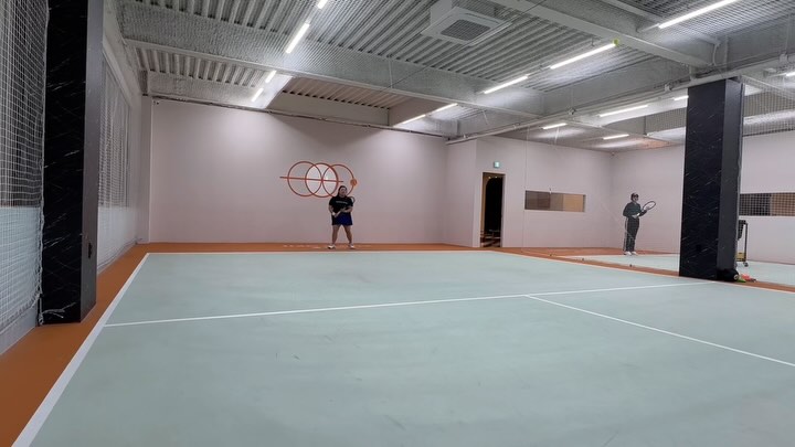 🎾271st Lesson🎾 

라이징 볼 치는 연습! 하체 잡고 반박자 빠르게 치기! 
발리 찬스볼은 침착하게 코스로 넘겨주기 

1️⃣ 포백 
2️⃣ 라이징볼 - 더 쎄게치지 말고 하체 잡아서 치기 
3️⃣ 라이징볼 백 - 잡아서 치고, 다음 긴 공 반박자 빠르게 잡기 
4️⃣ 발리 - 전위 움직임! 가운데 커버 해주기, 짧은 공 코스로 커버!