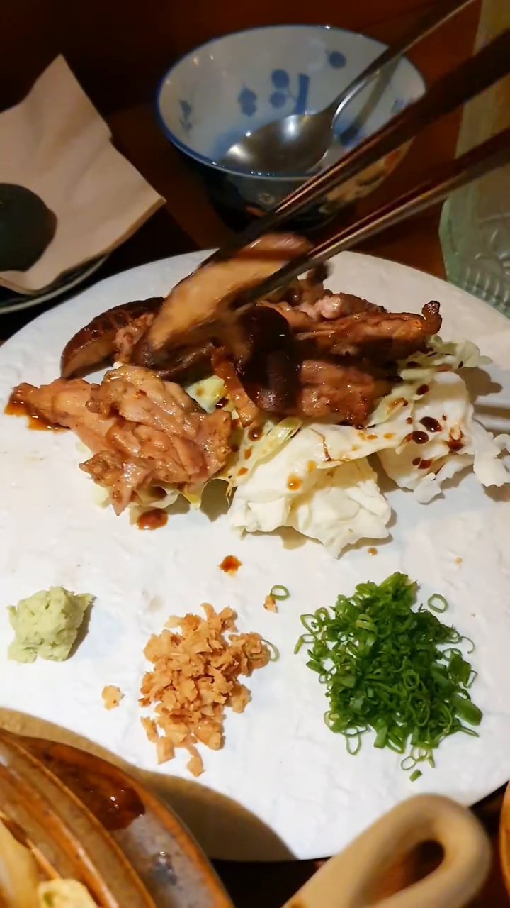 #협찬 "맛있는 안주에 진심인 퓨전 술집"

✅상수역 #미식가주택
✅좋아요,댓글,저장,공유 모두 감사합니다!

----------------------------------------------

7초씨!하이볼 한잔 어때요?

'하이볼은 언제나 환영이죠!'😆

오늘 갈 곳은 상수역 인근에 데이트 장소로
유명한 미식가주택이라는 이자카야에요.🍶

레트로 느낌의 멋스러운 인테리어,
음식도 꽤나 다양하고 맛있어요. 
오늘은 날씨가 추우니까 스끼야끼랑
제가 좋아하는 야끼구이 먹자구요 ~ 🥘

'와~ 여기 안주 퀄리티 찢었네요'😘

그쵸? 훌륭한 안주에는 술이 빠질 수 없죠.
하이볼도 10종류 넘게 있어서 
선택장애 있으신 분들은 좀 힘들수도? 그럴 땐
추천 요청하시면 친절하게 안내해 주실거에요. 

'넴, 그만 말하고 빨리 한잔해요~'😍

🔹서울 마포구 와우산로 15-5 1층
🔹18:00 ~ 24:00 (17:00 ~ 23:00)
🔸주택식 국물 스끼야끼 33,000 / 
  주택식 세세리 야끼구이 15,000 / 
  짐빔하이볼 8,000 / 위스키하이볼 8,000
 
----------------------------------------------

7초에 한끼 먹은 듯 돈돈하게😄

7sec_1meal
7sec_1meal
7sec_1meal

#상수동술집 #상수동데이트 #상수하이볼맛집 #합정술집 #상수맛집 #상수역맛집 #상수역술집 #상수하이볼 #상수동술집