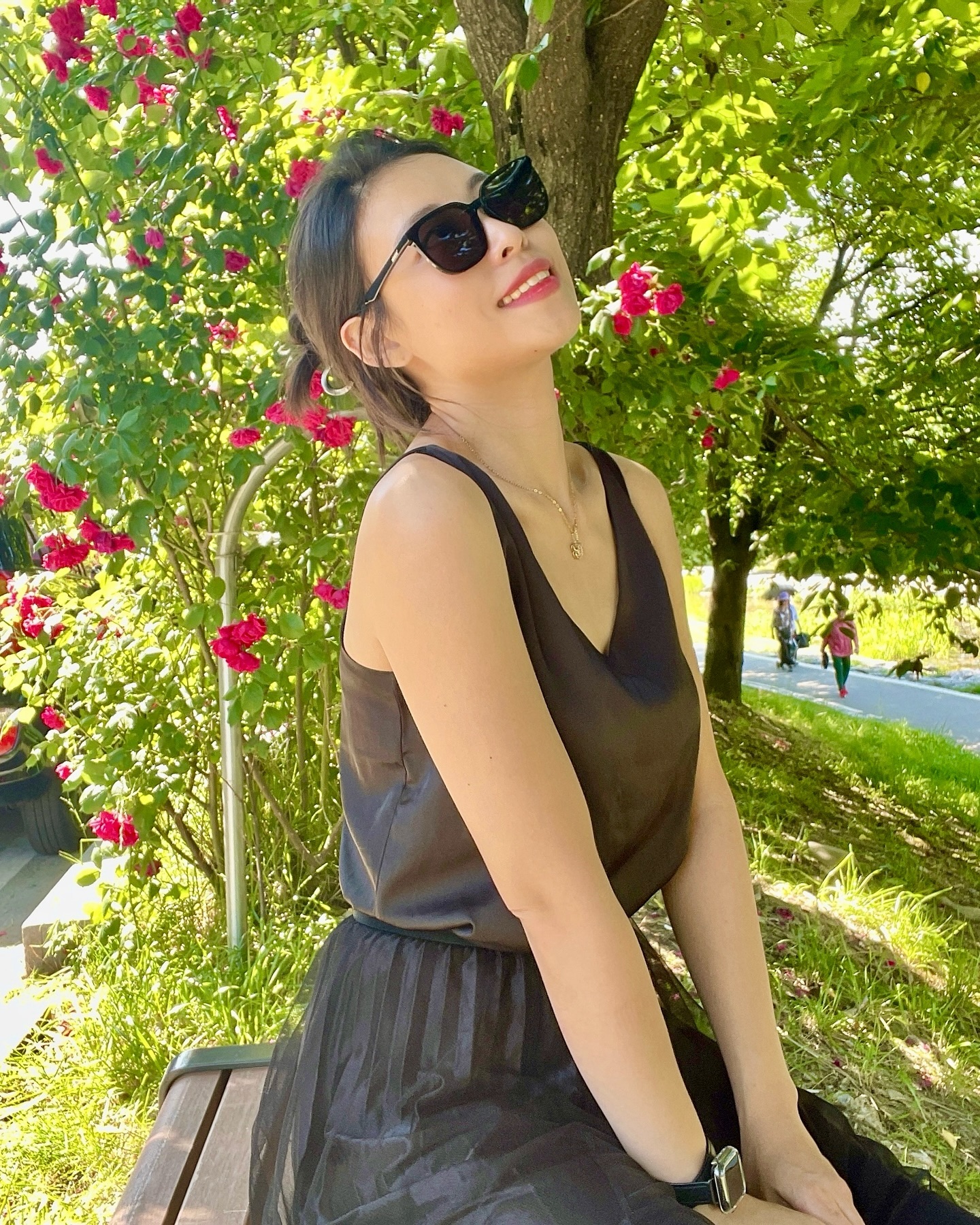 #협찬

요즘 자외선 너무 강하죠☀️
선글라스 없이는 활동하기 어려워서 필수템이 된 요즘!
데일리로도 OK! 패셔너블함까지 더해진
나인어코드 선글라스 쓰고있어요😎

선그라스가 가벼워서 코눌림이 적고
장시간 착용해도 너무 편해요!
아시안핏에 맞게 나온제품이라
크기나 쉐입이 얼글에 완전 잘 어울리더라구요 ㅎㅎ

기본템으로 꼭 가지고 있음 좋은 사각 뿔테!
남녀노소 다 어울리는 디자인이라
커플템으로도 넘 강추👍🏻👍🏻

#협찬 #나인어코드 #선글라스 #선글라스추천 #선글라스그램 #선글라스타그램 #선글라스코디 #선글라스브랜드 #선글라스패션썬글라스 #썬글라스추천 #썬글라스사랑 #나인어코드선글라스 #sunglass #여름선글라스 #썬글라스브랜드 #여자선글라스 #여자썬글라스 #nineaccord #9accord