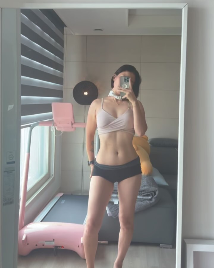 눈바디 미라클모닝(며칠째인지도 모르겟고😳)

설에 여행일정이 있어서 미리 엄마를 보러 다녀왔어요
2박3일라 짧았지만 보기만 해도 뭉클한 가족들을
보니 기분이 좋았네요

제주도를 다녀언 후유증!! 맞은것 처럼이 찌뿌둥하네요☺️
그래도 일어난 김에 무언가를 뒤적 뒤적 해봅니다

오늘도 모두 즐거운 하루 되세용🤍

#게으른다이어터 #몸매관리