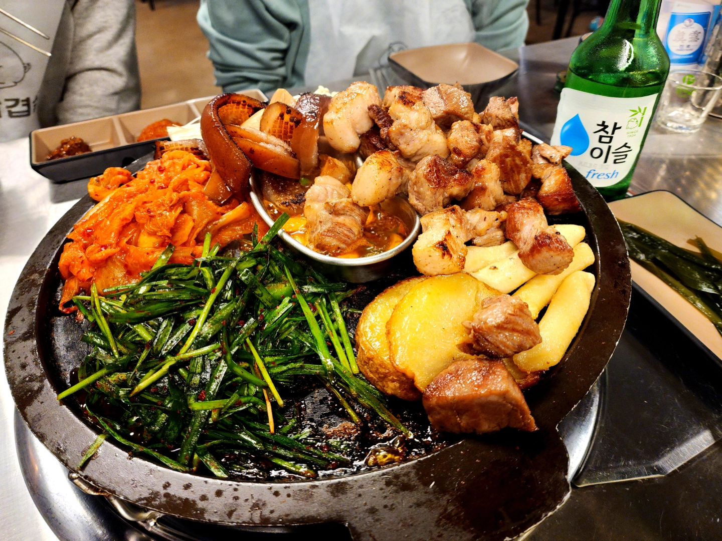 구워주는 고깃집 너무 좋아 😆 #고기는언제나옳다

❤️

#돼봉삼겹살 #돼봉삼겹살상봉점 #상봉맛집 #상봉고기집 #꿀맛 #음식사진 #존맛 #존맛탱 #음식 #소주 #소주한잔 #소주안주 #술스타그램 #동네맛집 #맛집 #맛집그램 #맛집인정 #일상기록 #일상 #일상의기록 #선팔하면맞팔 #소통 #f4f #f4fb #f4ff #인친환영