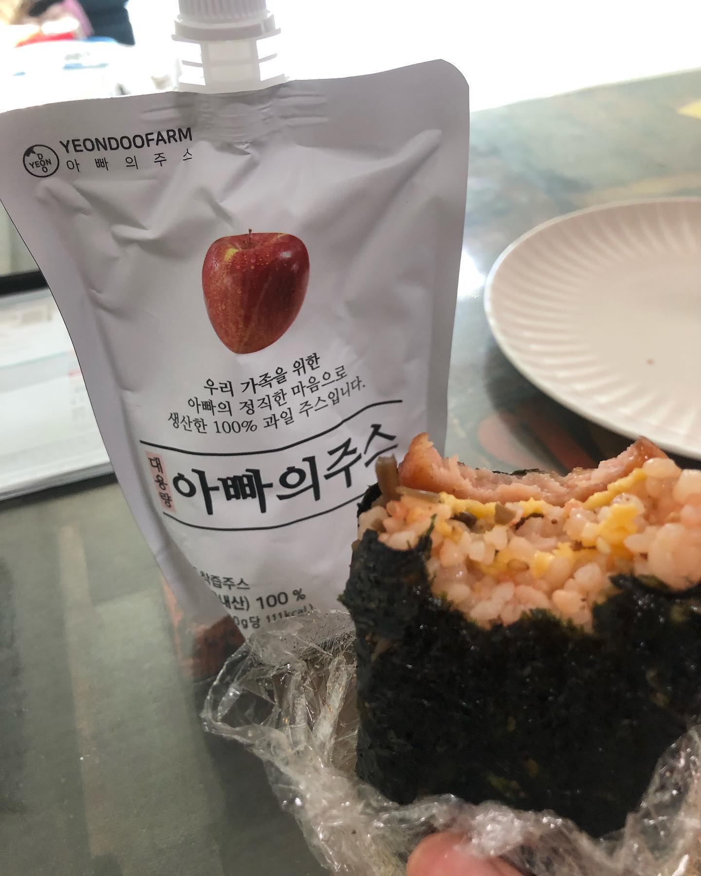 #할인구매 yeondoofarm #연두팜 #사과주스
대용량사과즘은 처음!!
넉넉하게 먹을 수 있어 좋고
사과즙은 말할것없이 맛도 최고!
휴대용으로도 아이간식으로도 챙겨먹기좋음!
#NFC착즙주스 #08L #대용량사과주스 #물타지않은  #자연의맛 #신상품나왔을땐 #아빠의주스 #착즙주스 #사과즙 #생사과즙 #연두팜착즙주스