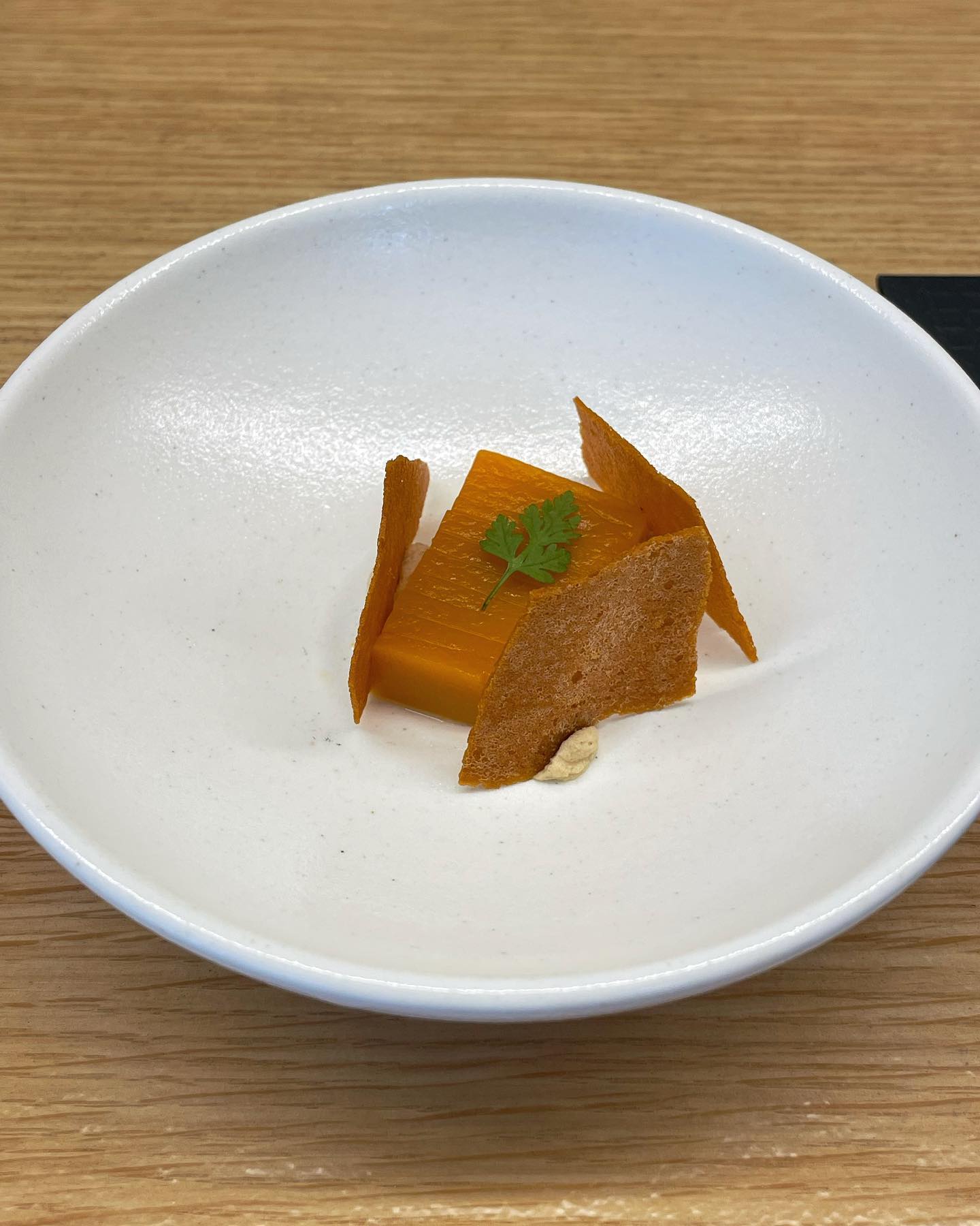 📍몽숲 

🍽️: 점심코스 인당 65.0

가을 늙은호박과 된장크림 - 돌미나리 새우전 - 청귤 고등어 톳국수 - ‘소백의새벽’ 인삼향을 입은 한우 - 삼치솥밥과 무국 - 흑임자 고구마무스와 막걸리 아이스크림

🏠후기:

- 한식 좋아하시는분 , 코스요리로 접해보고 싶은분들 주목 🙌🏻
- 제철 식재료로 준비해주셔서 그런지 음식도 신선하고 간도 한국인 입맛에 딱 맞았어요. 
-서버님 셰프님들 모두 친절하시고 음식 하나하나 깔끔하게 나와서 시각적으로도 미각적으로도 즐거웠습니다 😌
-디저트로 나오는 막걸리 아이스크림에서 정말로 술맛이 나서 깜짝 놀랬어요,, ㅎㅎ 맛있었습니다!
