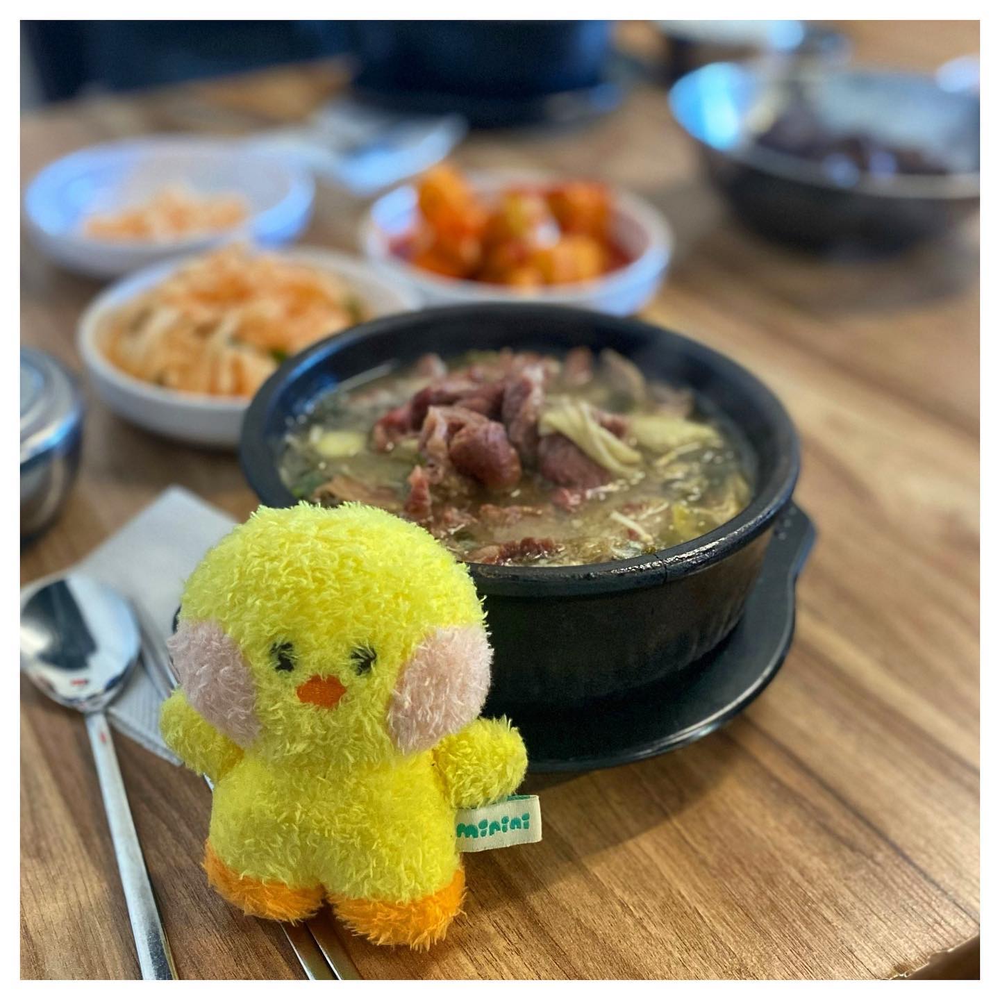#밍니네
.
—•—•—•—•—•—•—•—•—•—•—•—•
#유치회관 #해장국 

새해 첫날 가족들이랑 먹었던 #선지해장국 
이지만 여긴 선지 따로라서 난 해장국만 ㅎㅎ

고기도 많고 국물도 찐한게 진짜 맛집!

그리고 아빠랑 같이가서 수육반반(?)
수육 무침이랑 수육 주문했는데
무침 양념은 맛있고 고기는 수육이 더 맛있었음ㅋㅋㅋ

뜨뜻한 해장국 먹고싶을 때 또 가야징~
__
 #선팔 #맞팔 #팔로우 #korea #korean #소통 #좋아요 #follow #followforfollowback #likeforlikes #fff #f4f #맛집 #음식 #일상 #먹스타그램 #먹팔 #카페