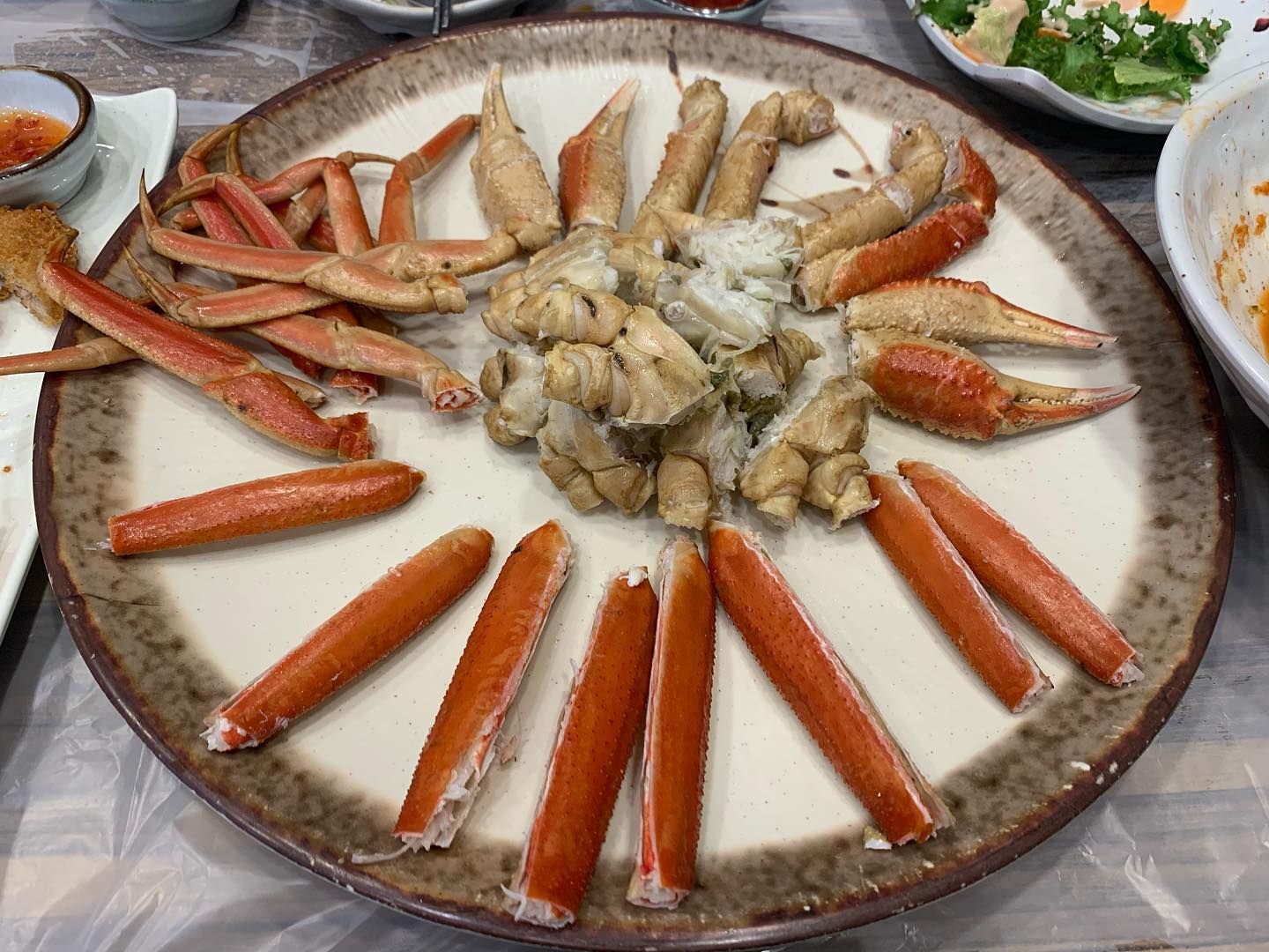 영덕가면 뭐하나 하다가 파도에 스노클링 실패하구 대게나 먹으러 옴🐷

#사계절대게직판장 #영덕사계절대게직판장