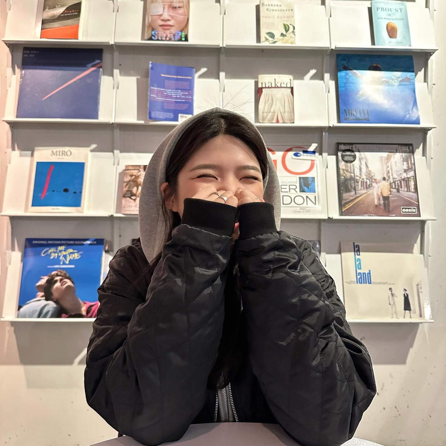 부끄럽다니까 왜 자꾸 찍고 그래;;