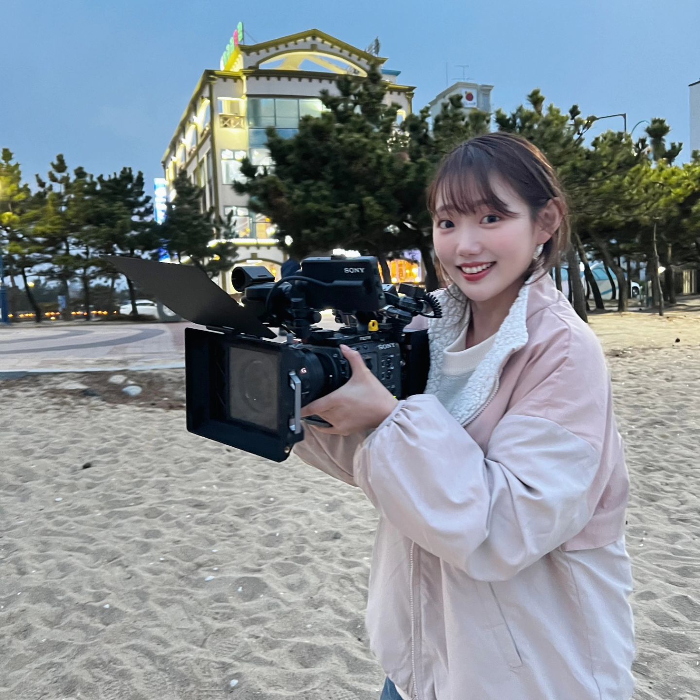 🌊어제 강릉 요약🌊
1. 카메라 드는거 찍어주세요
2. 무섭지만 예쁘다
3. 달려라 4월 조채윤 🏖