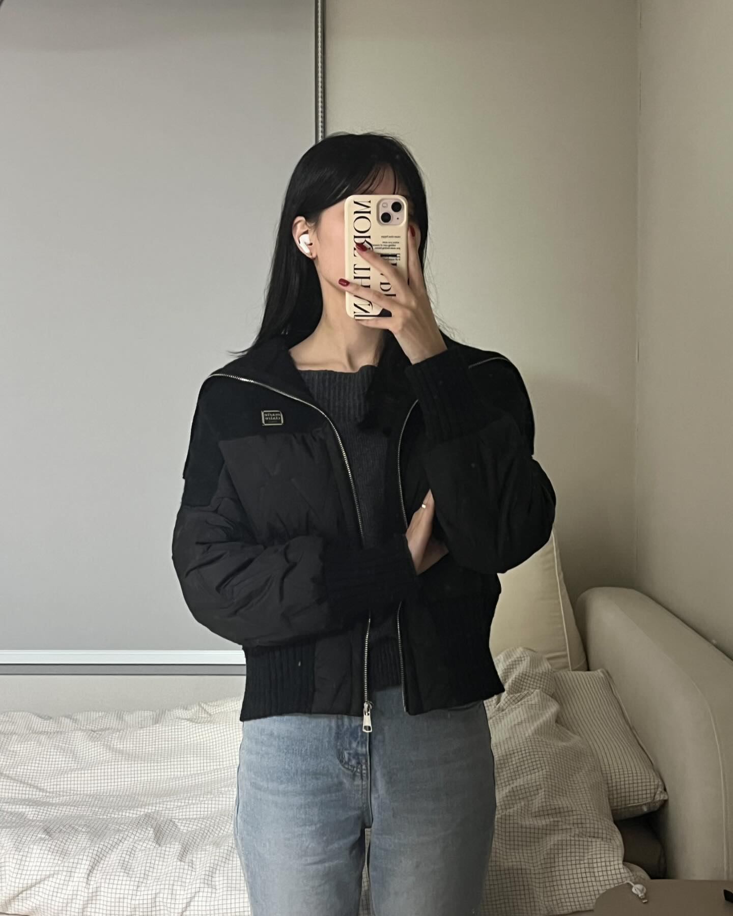 넘 맘에 드는 연청바지 첫개시 🩵
이제 연청을 입어도 별로 안 추워보이는 날씨가 됐네요!
오늘은 아쉽게 비가 왔지만 점점 더 따뜻해지겠죠 😇
⠀
🤍 outer : marieclaire.korea 
🤍 bottom : monrf_official 
🤍 bag : anedit_official 
⠀