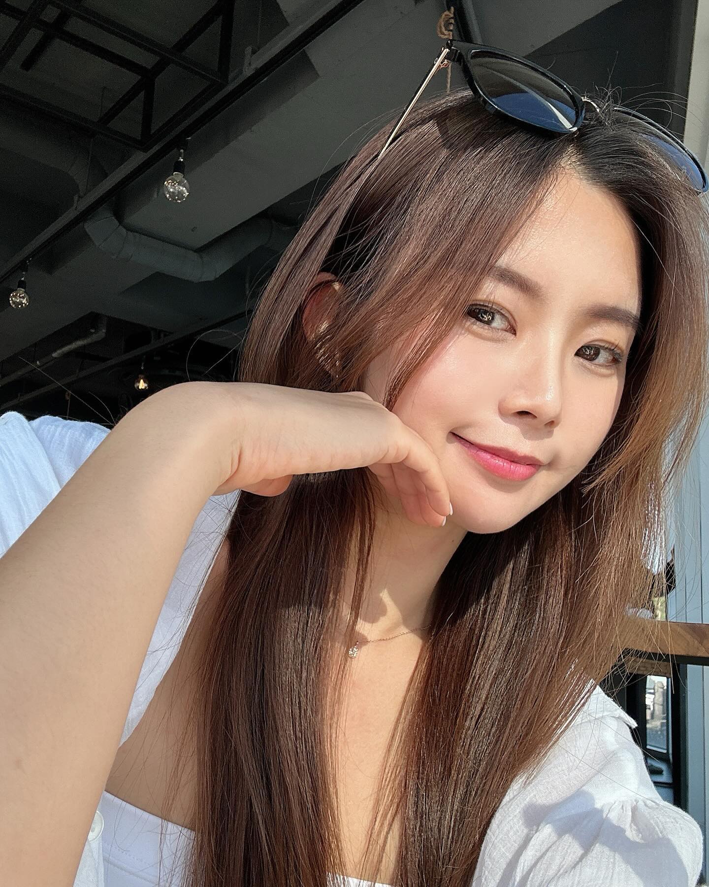 셀카 투척,,😌
이제 내 액면가 30대 접어들었다,,충격적
엘레브에서 관리 더더 열심히 해야지🥲
.
.
.
.
.
.
.
.
#엘레브클리닉 #엘레브의원 #엘레브 #이정우원장님 #청담피부과 #연예인피부과 #프라이빗피부과 #프로파운드 #울쎄라 #써마지 #울써마지 #소프라노티타늄 #티타늄 #튠페이스 #리니어지 #인모드 #실리프팅 #민트실 #실루엣소프트 #필러 #보톡스 #셀스타그램 #셀카