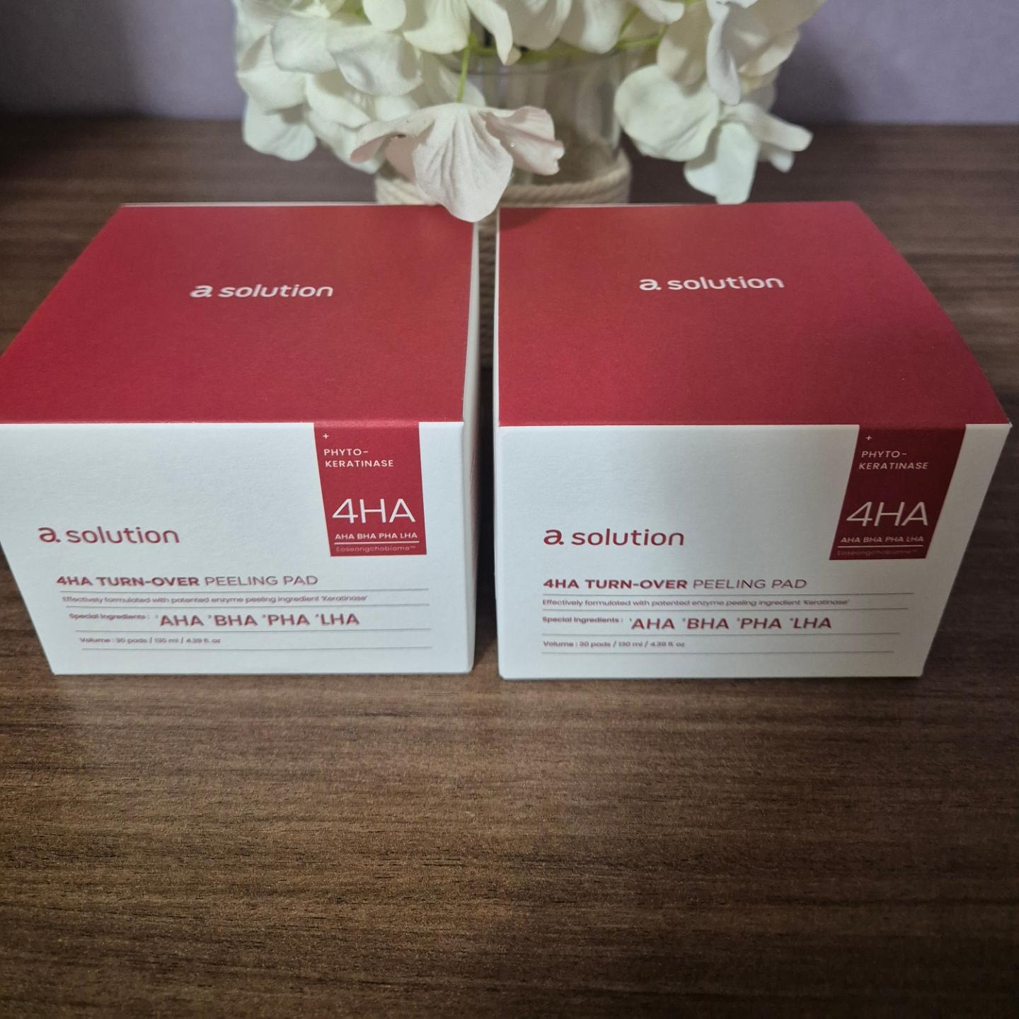 *AK Lover 제품지원 *

에이솔루션 4HA 턴오버 필링패드
봄에 항상 피부트러블로 각질로 피부가 울퉁불퉁
각질이 올라오다보니 화장도 들뜨고!! 
저녁되믄 셀프로 각질제거하고!!
한동안 맨들맨들하다 몇일있으면 또 올라오고..
각질제거를 계속 하다보니 피부는 얇아지는듯하고 계속 악순환반복!
에이솔루션 4HA 턴오버 필링패드!!
-4HA 특허 성분 함유로 각질 집중케어!
-모공 노폐물 제거 및 타이트닝
-양면으로 사용가능한 패드
-얼굴뿐아니아 몸에도 사용가능한 멀티패드

요즘 주1-2회 집에서 에이솔루션 필링패드로 홈셀프 받고있다!! 
손가락에 끼어서 엠보싱면으로 딱아내고 극세사패드로 각질 피지 등 관리가 필요한 얼굴에 사용한다!!! 
다하고 난후 목 팔다리로 정리!! 
하고난후 수분크림 듬뿍바르고 자면 그다음날은
화장이잘먹는다!! 
중요한날엔 에이솔루션 4HA 턴오버 필링패드로 홈케어하는중!!

#각질제거 #에이솔루션 #필링패드추천 #각질제거 #각질정리 #토너패드추천 #각질필링
#4HA턴오버필링패드 #얼굴각질 #모공관리 
asolution_official

#에이솔루션 #각질패드추천 #각질제거패드 #AKLOVER 
#올리브영토너패드 #양면패드 #멀티패드 
#화잘먹패드