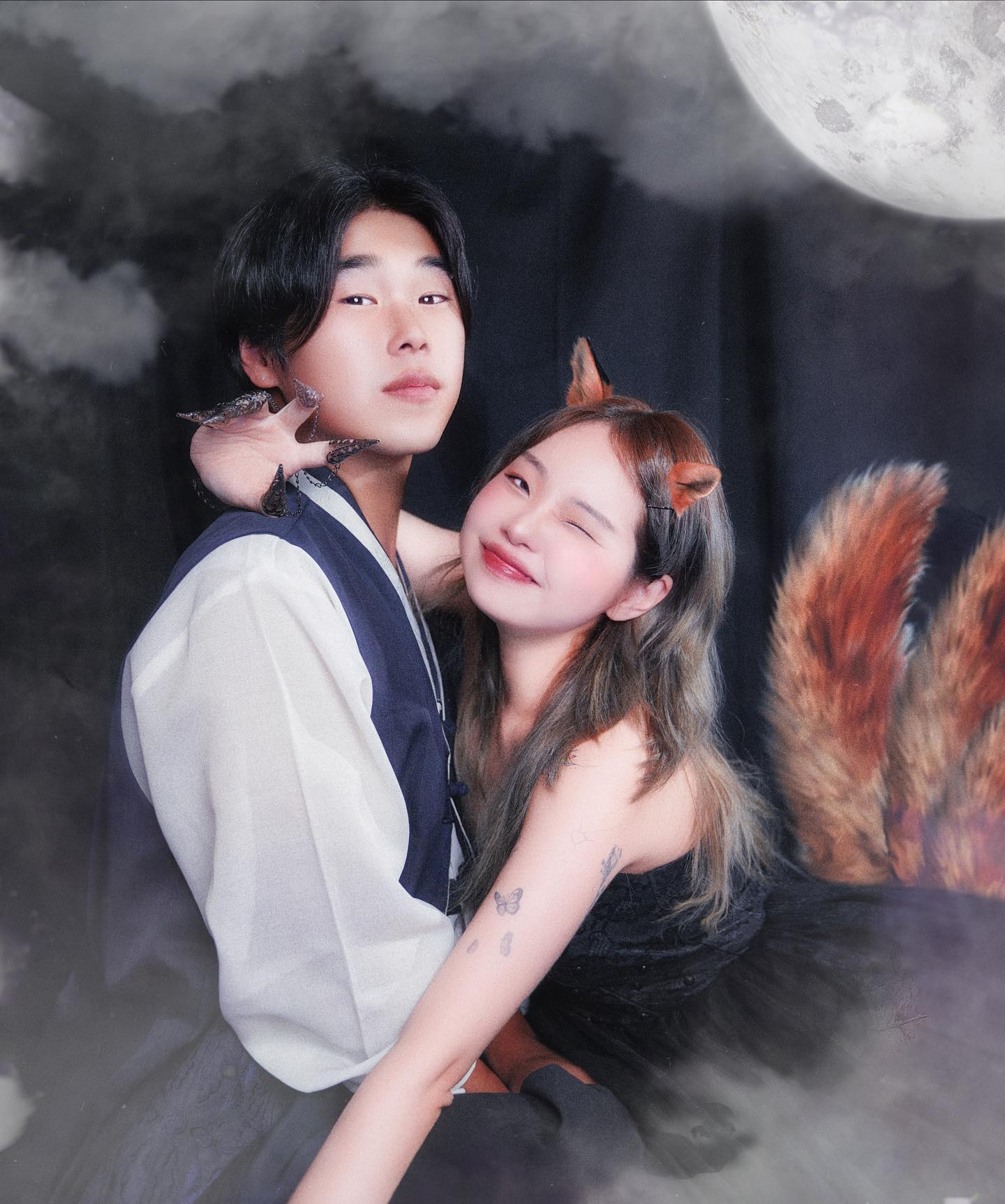 kkum.sok 

예전에 난 꿈속에 간 적이 있다니까...
나 분명히 구미호였던 적이 있어

#촬영 #화보촬영 #컨셉촬영 #꿈속스튜디오 #스튜디오촬영 #할로윈컨셉 #좋아요 #좋아요반사 #좋반 #맞좋아요 #맞좋 #데일리 #일상 #코디 #메이크업 #모델 #모델촬영