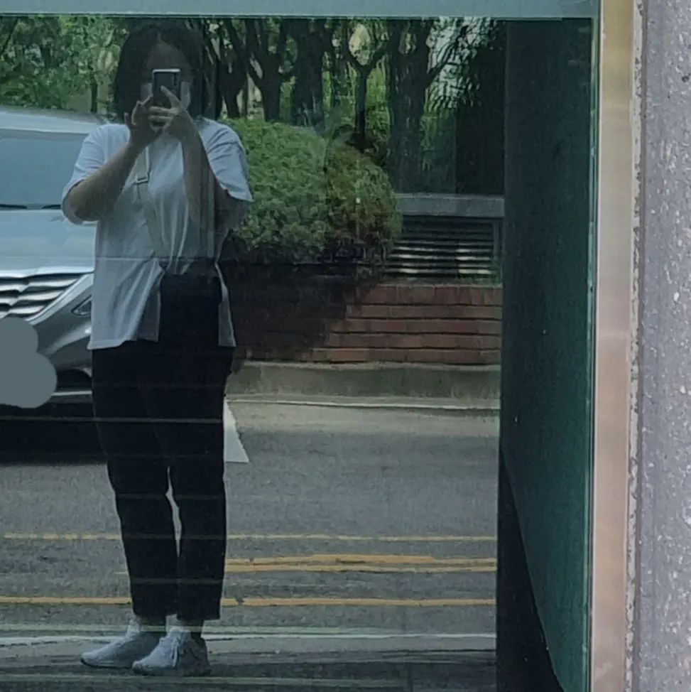 몸이 슬슬 근질거리는 편, 놀러가고 싶은데 마음과 몸이 달리 움직이는 편, 나 친구 필요함. 친구를 원함. 
.
.
.
#근황