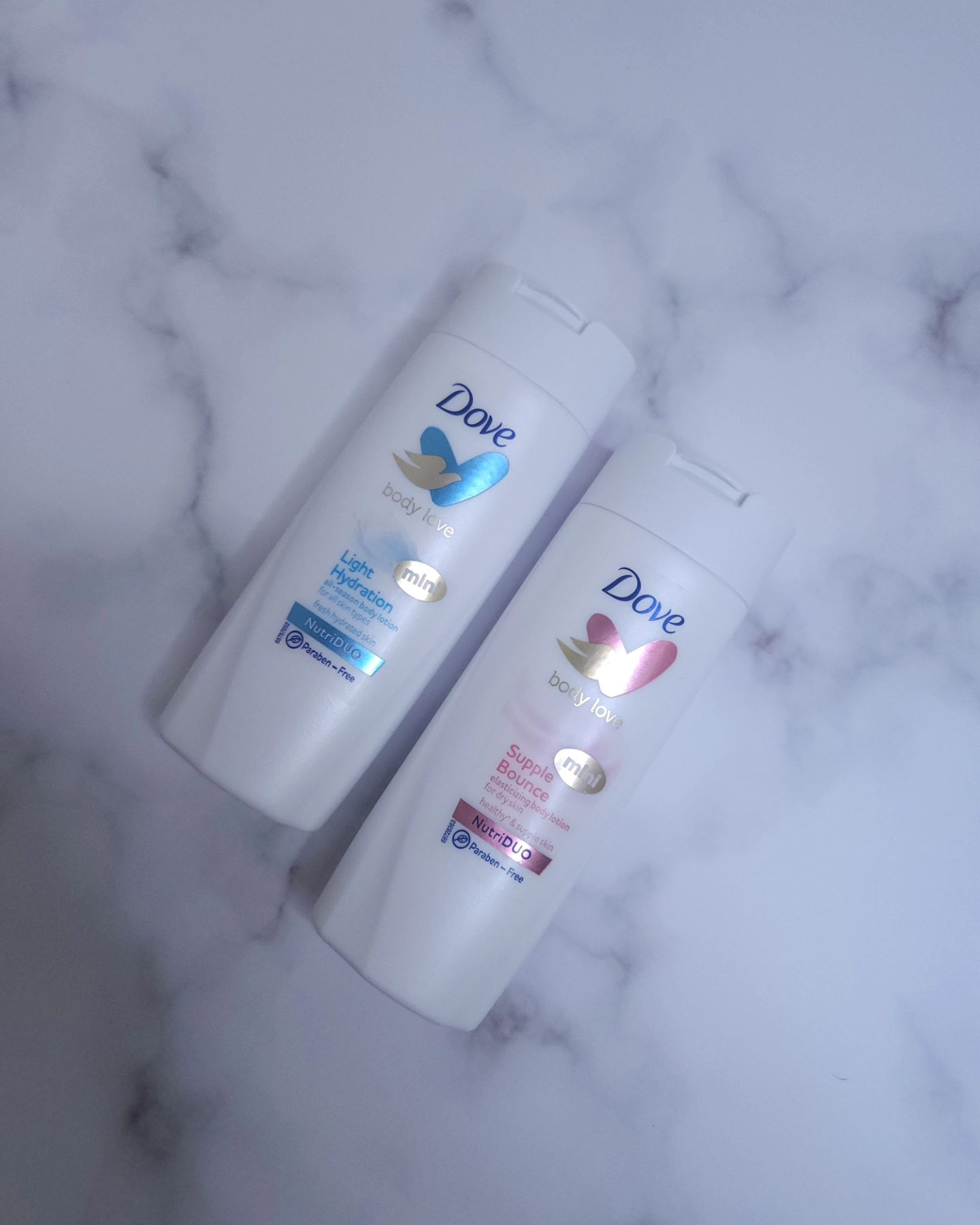 #협찬 도브 바디로션 라이트 하이드레이션(Light Hydration) & 서플 바운스(Supple Bounce)

믿고 사용하는 제품 도브! 바디로션을 사용해봤어요 ㅎㅎ
이번 제품은 향도 은은하게 좋고 제형도 너무 끈적이지 않게 여름철에도 사용할 수 있는 제형이였지만 보습도 충분히 잘되어서 좋았습니다 ㅎㅎ
얼굴까지 바를 수 있을만큼 순하게 나오는 도브 제품이라서 안심하고 사용할 수 있어요 ㅎ
바디워시랑 샴푸도 도브를 사용했었는데 바디로션까지 사용하니까 은은하고 인공적이지 않는 향이 더해져서 하루종일 포근한 향을 느낄 수 있어요!