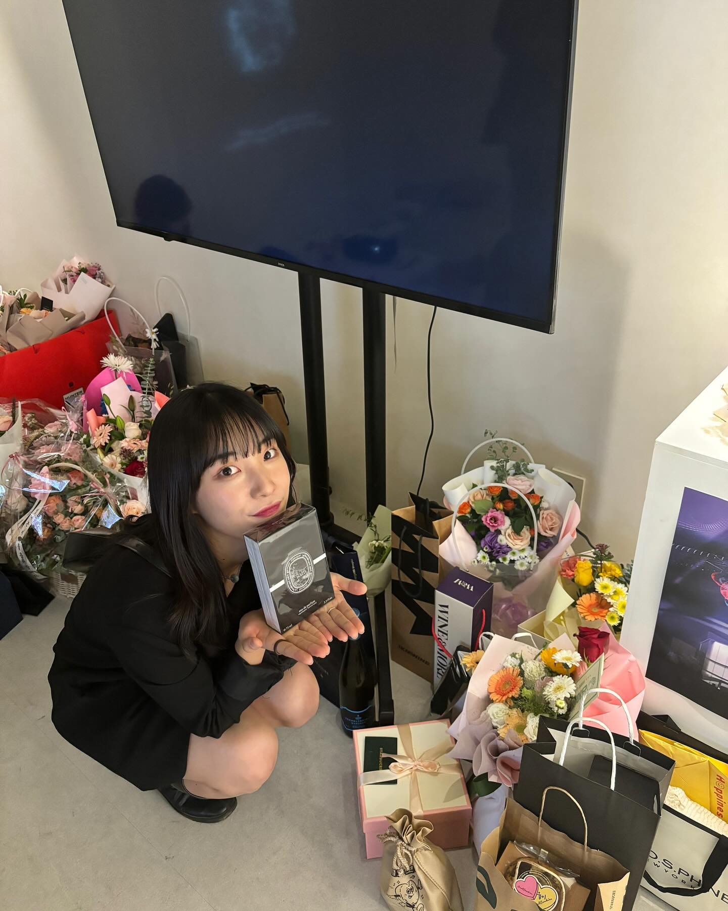 끝 !
이 아니고 새로운 시작 뿡

•••
축하해주신 분들 모두 감사드립니다 ㅠ🖤