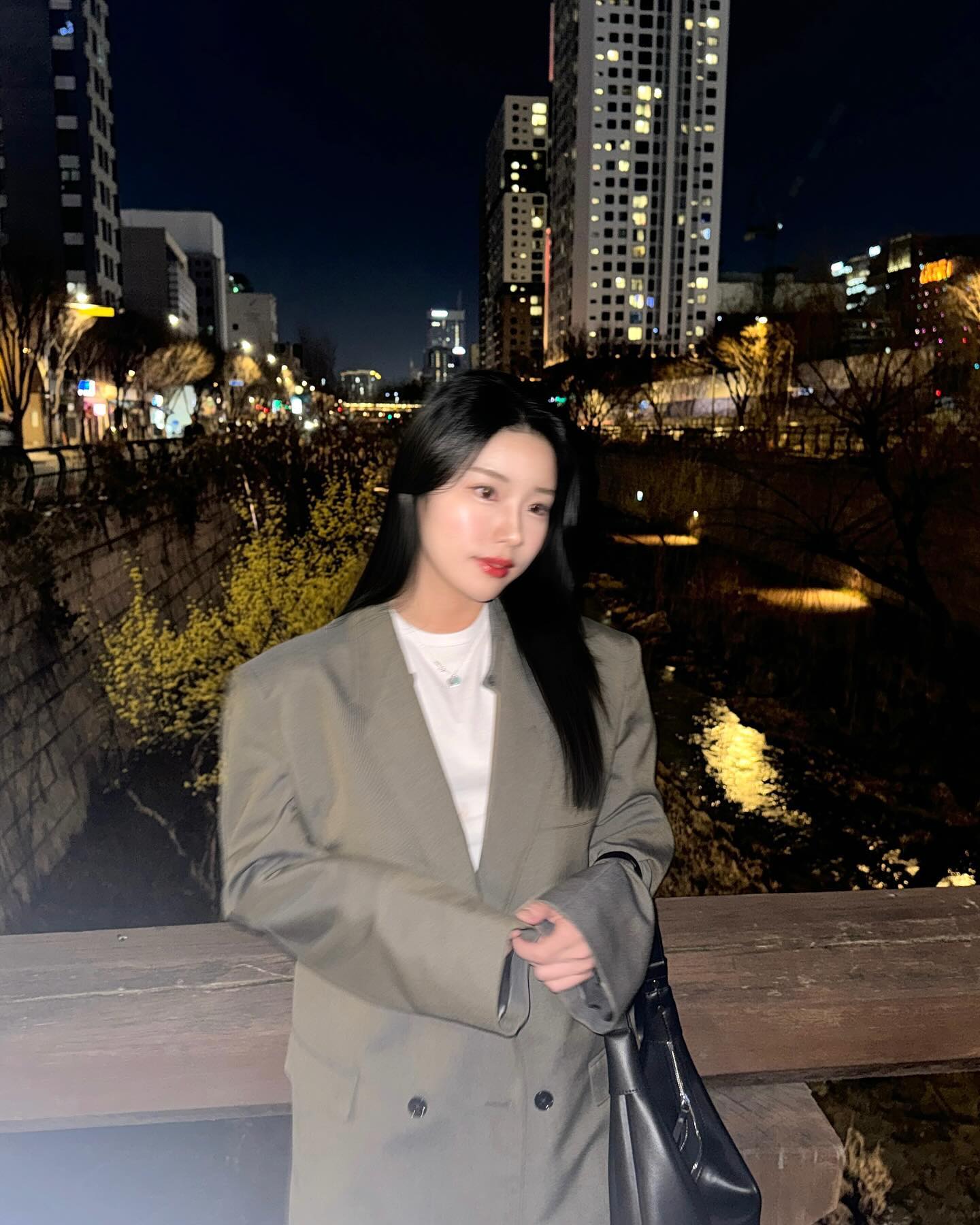 날씨좋아서 *•.¸♡KUDASAI♡¸.•* 
포차 냠냠 *•.¸♡KUDASAI♡¸.•* 
근디 마지막 영상 아저씨가 시끄럽게 떠들면 죽여버린다고가만히잇다 욕 머금 *•.¸♡KUDASAI♡¸.•*