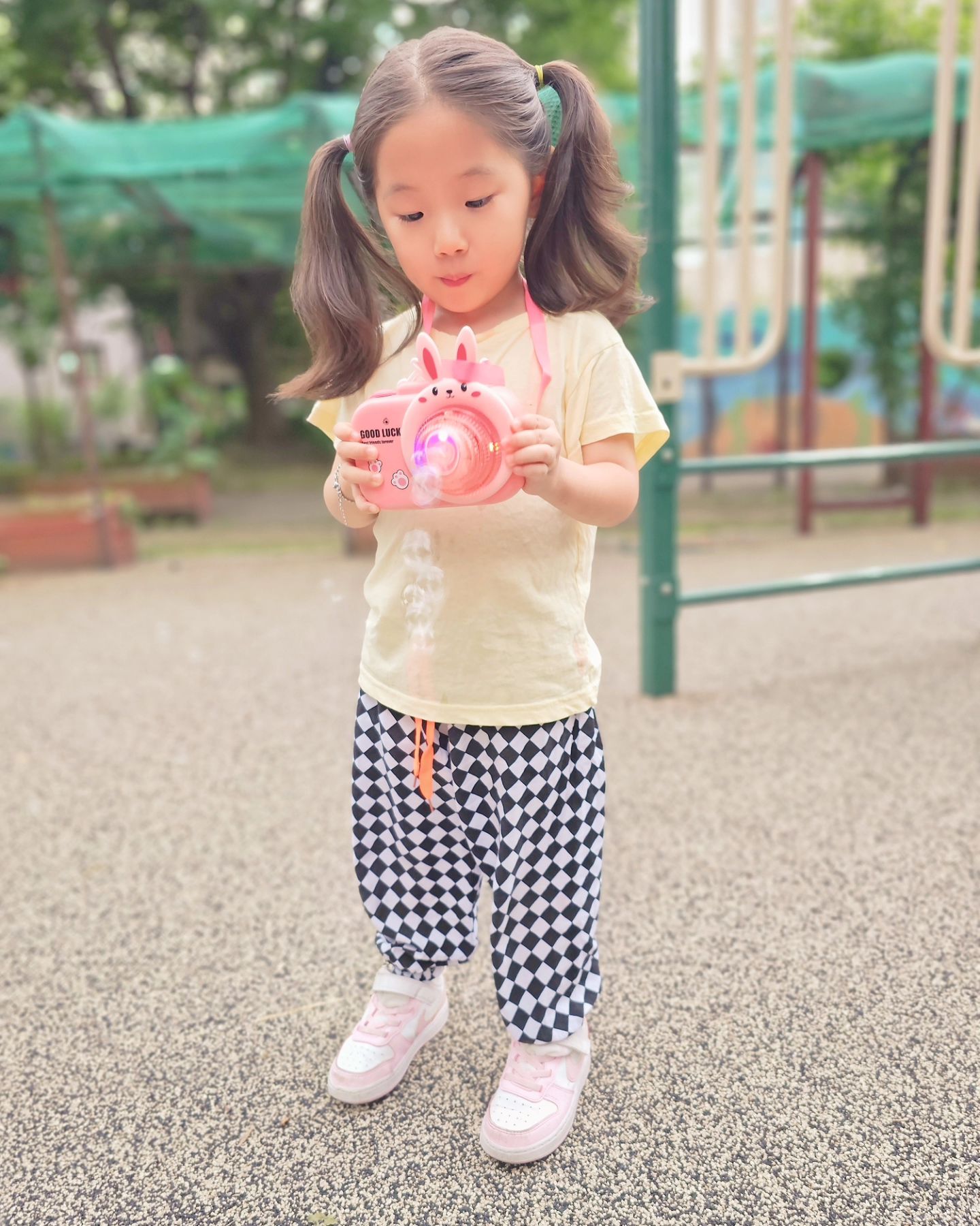 ❁ ʂσσ. ʝι ◡̈+1312 ᴅᴀʏs ෆ⃛

하원후 비눗방울 놀이를 가지고 나갔더니
엄청 좋아 하는 꼬맹이
친구들 한테도 자랑도 하고 
오랫만에 친구들  만나서 뛰놀고 잘 놀았다ㆅㆅ

#하원후일상 #하원후산책은필수 #하원후놀기 #수지의하루 #수지그램 #딸사진찍는재미 #43개월딸 #딸맘 #육아기록 #일상 #육아소통 #육아스타그램 #내사랑 #내보물 #koreankids