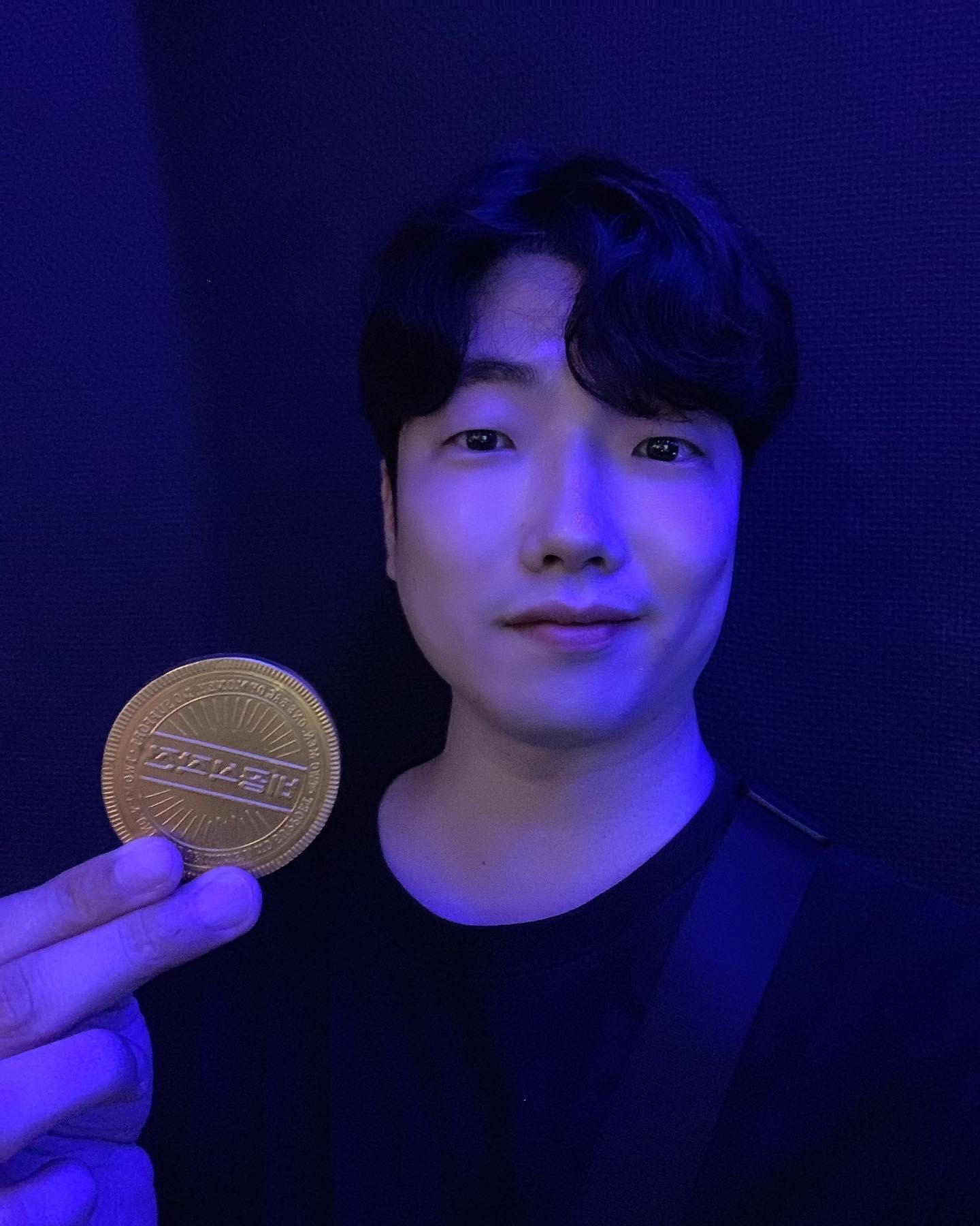 여러분~~!! 따끈따끈 소식들고 왔어요!

스토리에도 살짝 올렸지만 제가 다녀온 #8월2일개봉 하는 #비공식작전 을 보고 왔지 뭐예요 !!! ㅎㅎ

<끝까지 간다>,<터널>,<킹덤> #김성훈감독 신작 !

#하정우 #주지훈 주연배우들의 뜻밖의 캐미와 감동...

재미있게 보고 가시라는 두 분의 말씀에 재미있기만 한 영화인 줄 알았으나 진짜 장르요소에 여러가지가 속해있으면서 여운이 크게 남는 그런 영화였습니다.. 🙏🏻

평론가 이동진님이 올 해 여름 극장에서 가장 기대가 된다고 한 영화인데 진짜 저도 기대가 되더라구요 ㅋㅋㅋ

성격을 모르겠는 영화가 많아서 의도가 뭘까 갸우뚱거리게 되는 영화도 있지만 #영화비공식작전 진짜 여러가지 다채로운 스토리 전개로 완전 손에 땀을 쥐게하는 그런 몰입도가 최강 !!!! 

액션영화 봤던 것들 중 짜릿한 쾌감이 제일 컸던 영화 같습니다. 사운드 디테일이랑 연기, 스토리 모두 너무 완벽해서 진짜 인정하는 스케일의 영화 !!

실제를 바탕으로 한 우리나라의 이야기라서 각 배역의 역할들이 너무 멋있고, 기억에 남았답니다. 

#영화추천 #8월영화 기대하고 계신다면 꼭 보세요 완전 강추합니다!!!